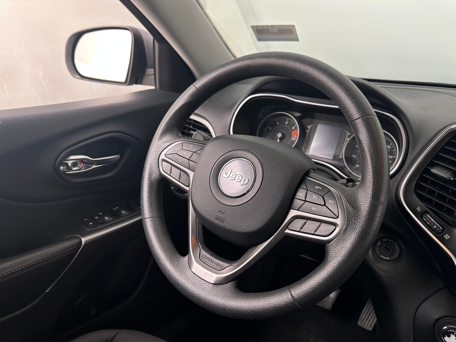 Thumbnail: 2019 Jeep Cherokee - 5