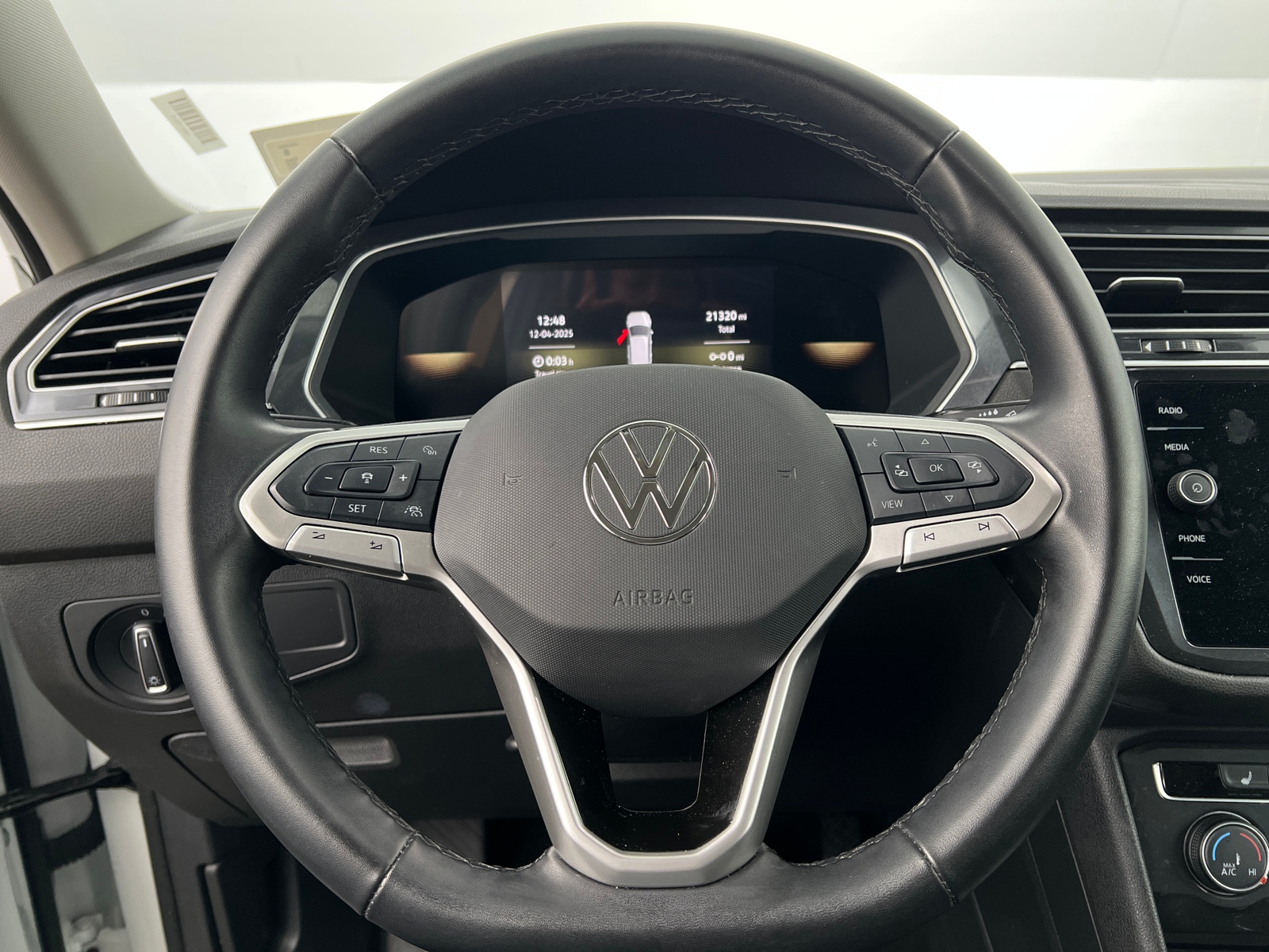 Thumbnail: 2024 Volkswagen Tiguan - 4