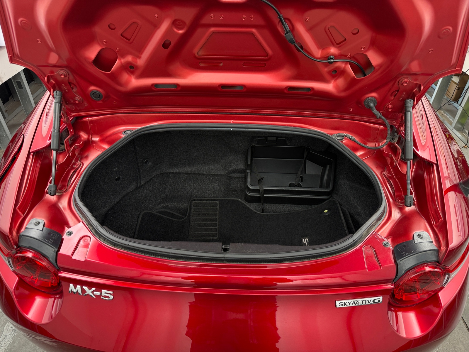 Thumbnail: 2020 Mazda MX-5 Miata - 4