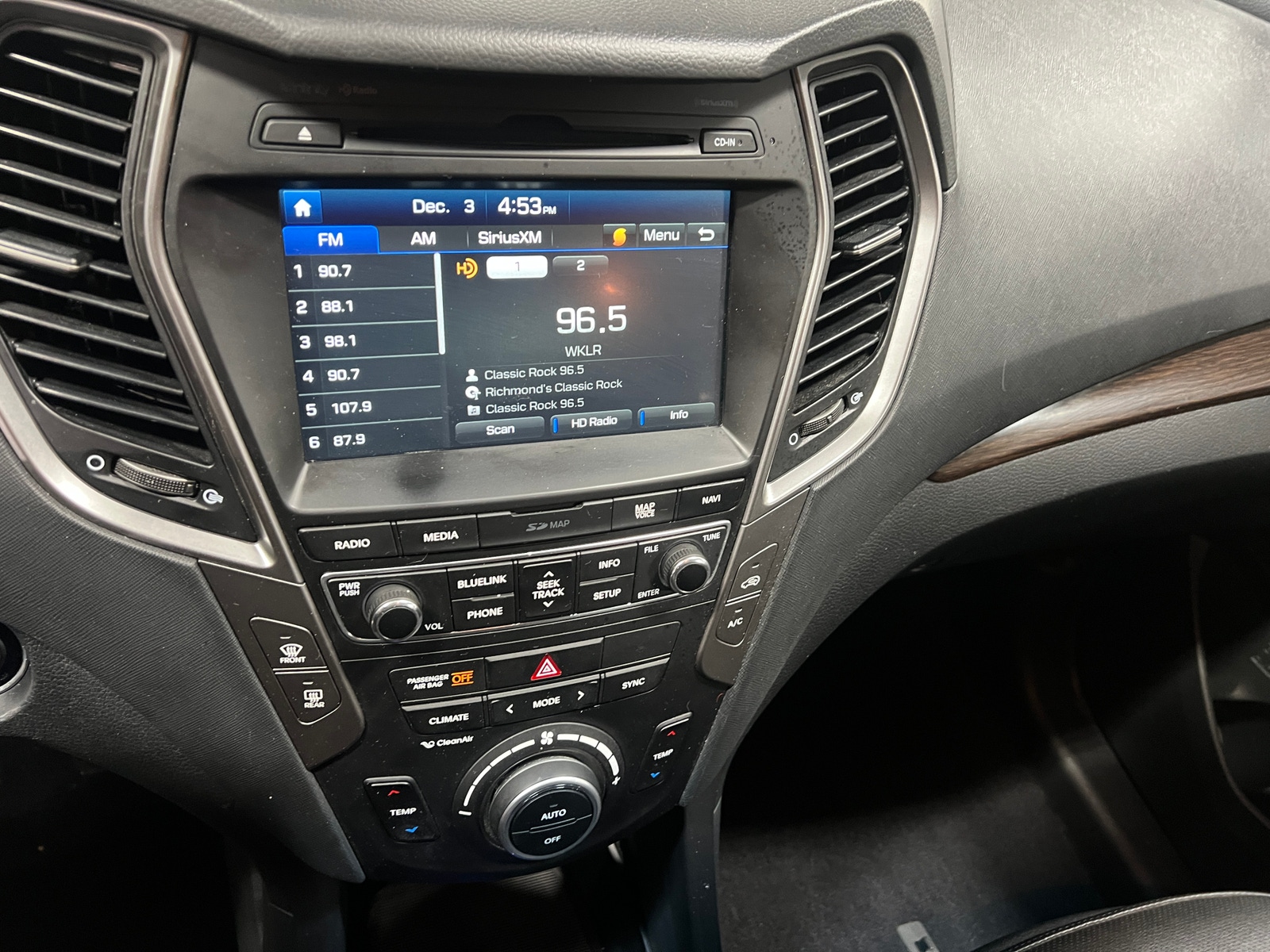 Thumbnail: 2017 Hyundai Santa Fe - 3