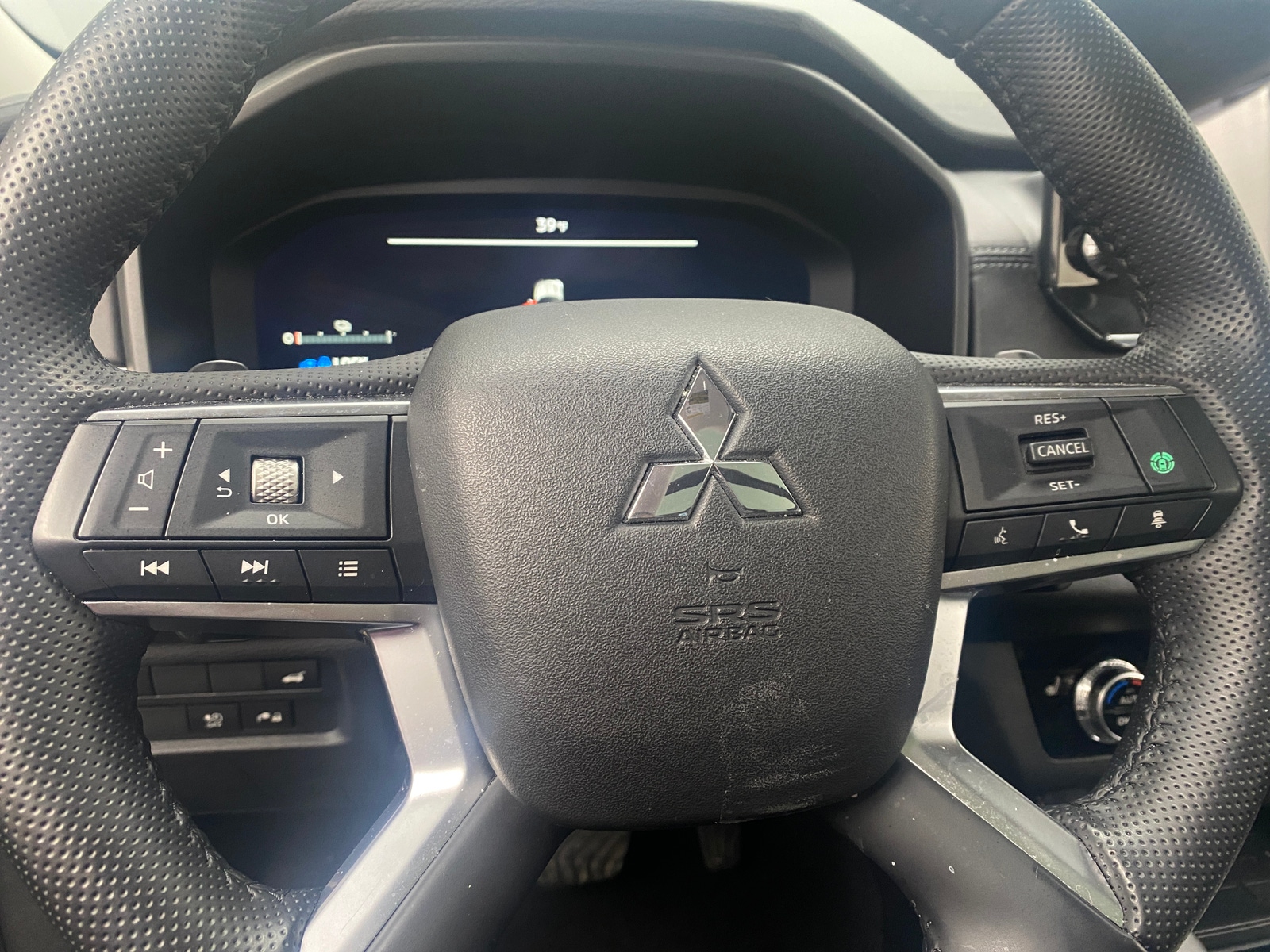 Thumbnail: 2024 Mitsubishi Outlander - 4