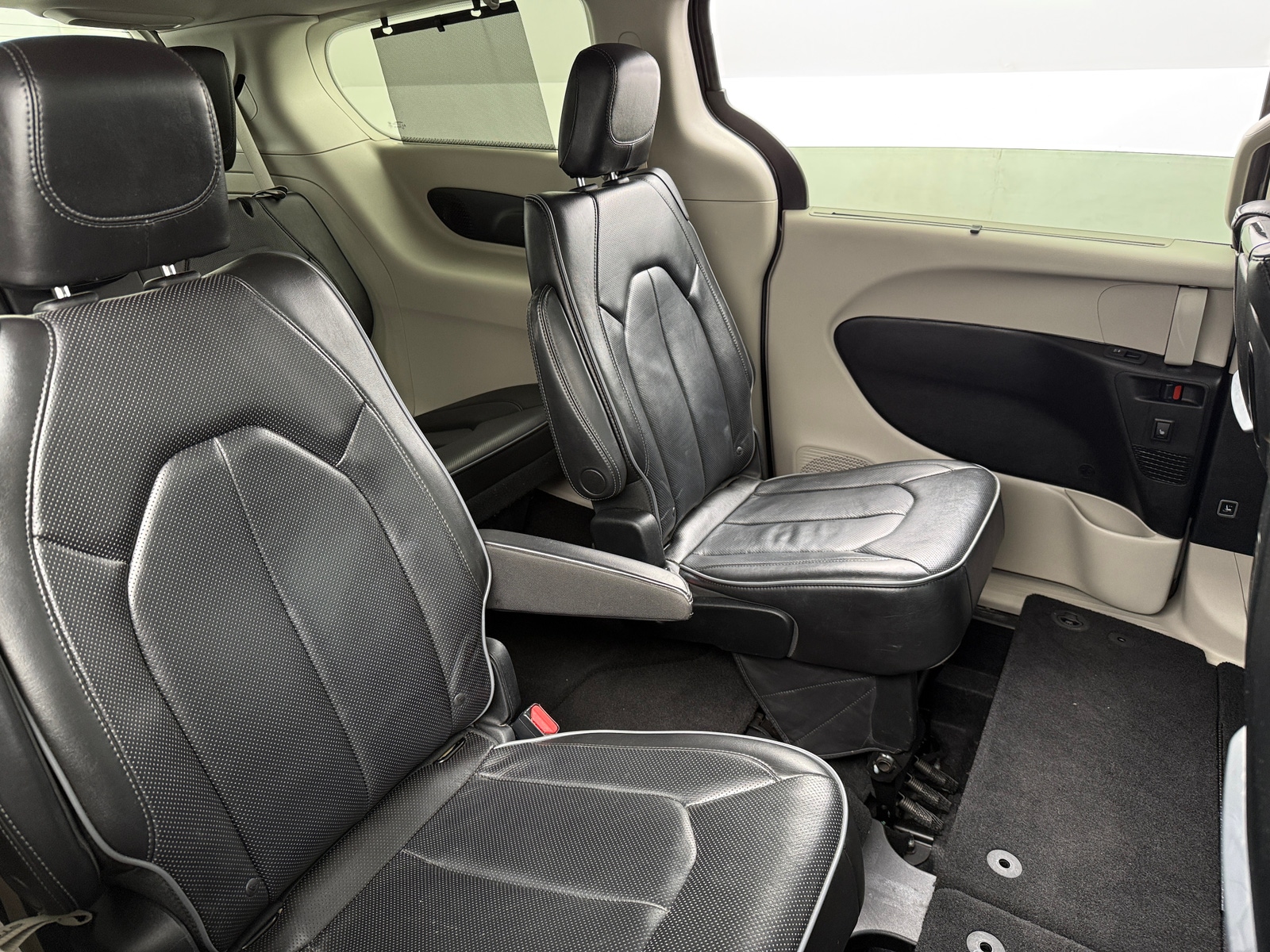 Thumbnail: 2018 Chrysler Pacifica - 5