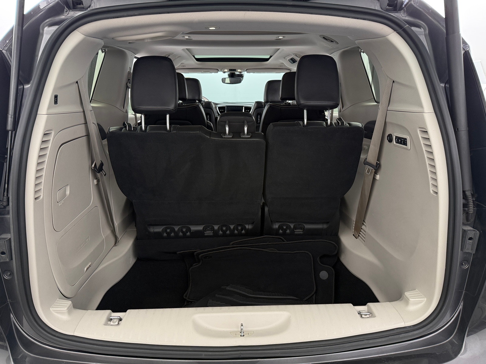 Thumbnail: 2018 Chrysler Pacifica - 6