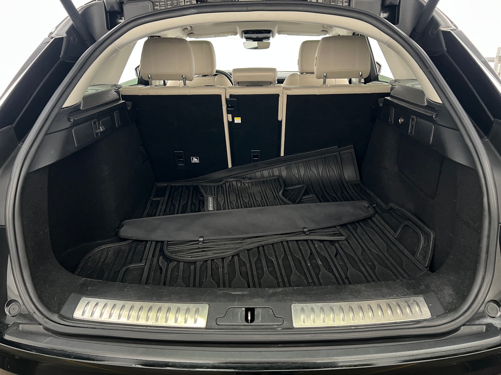 Thumbnail: 2019 Land Rover Range Rover Velar - 6