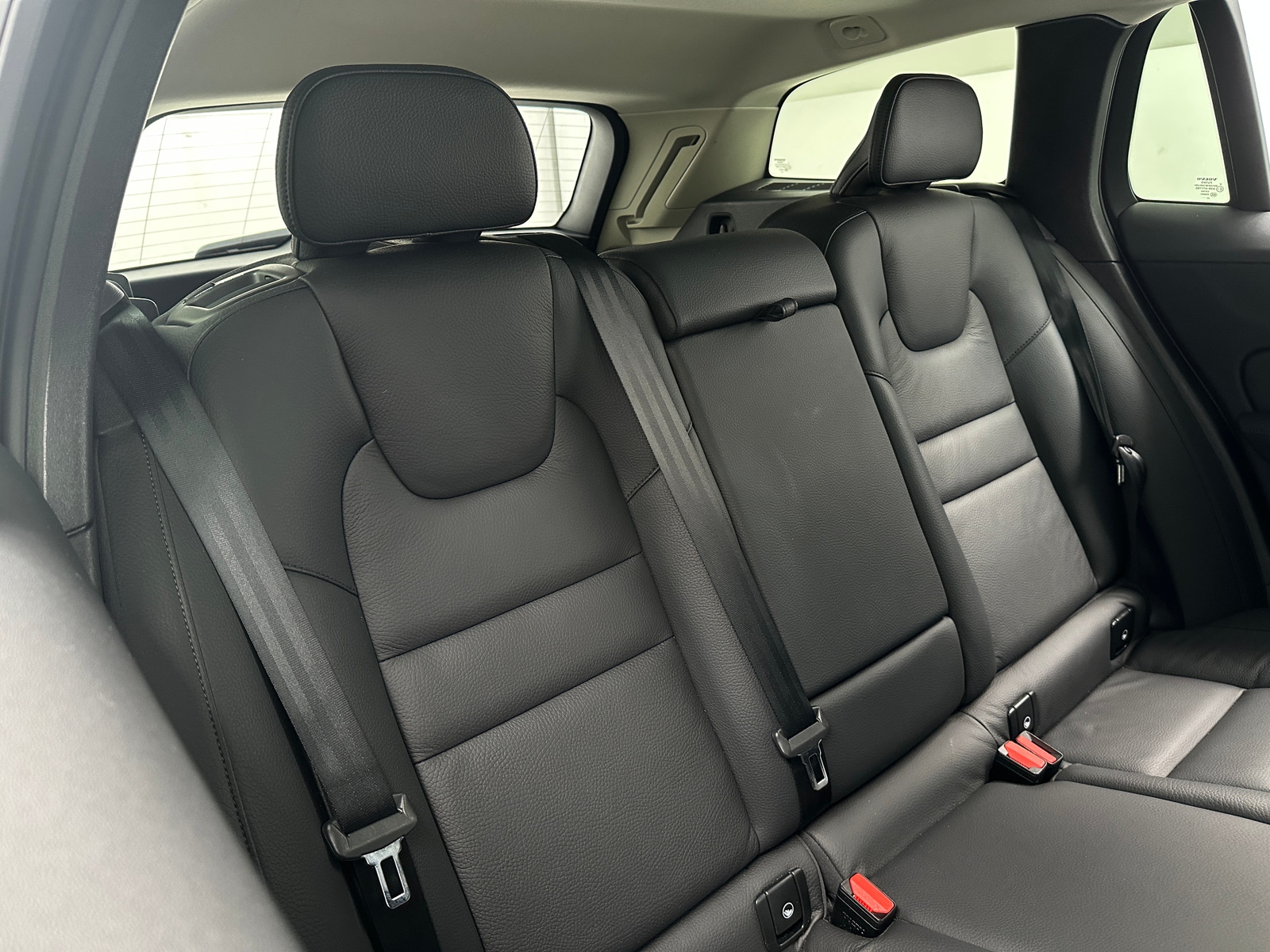 Thumbnail: 2025 Volvo V60 - 5