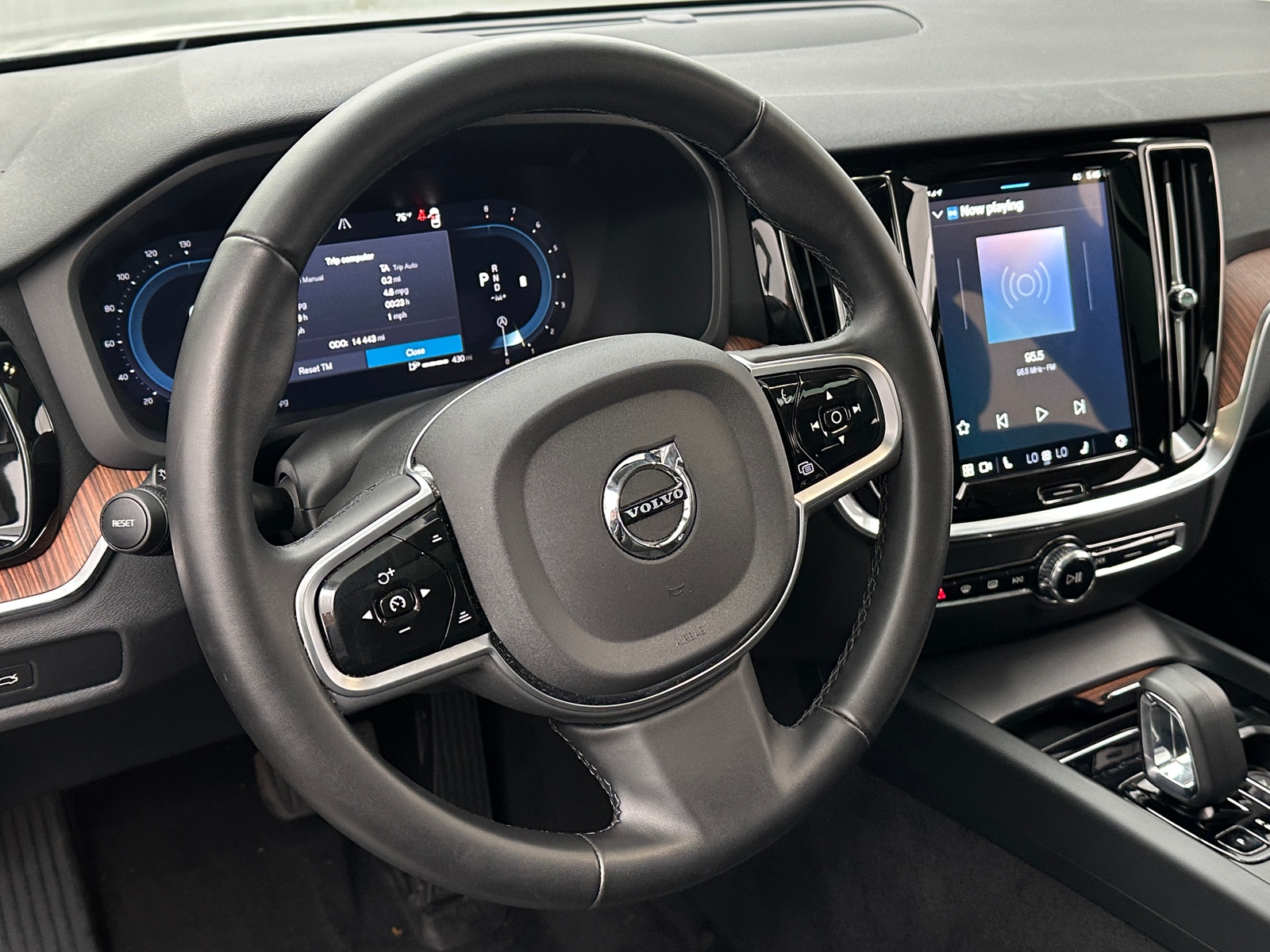 Thumbnail: 2025 Volvo V60 - 4