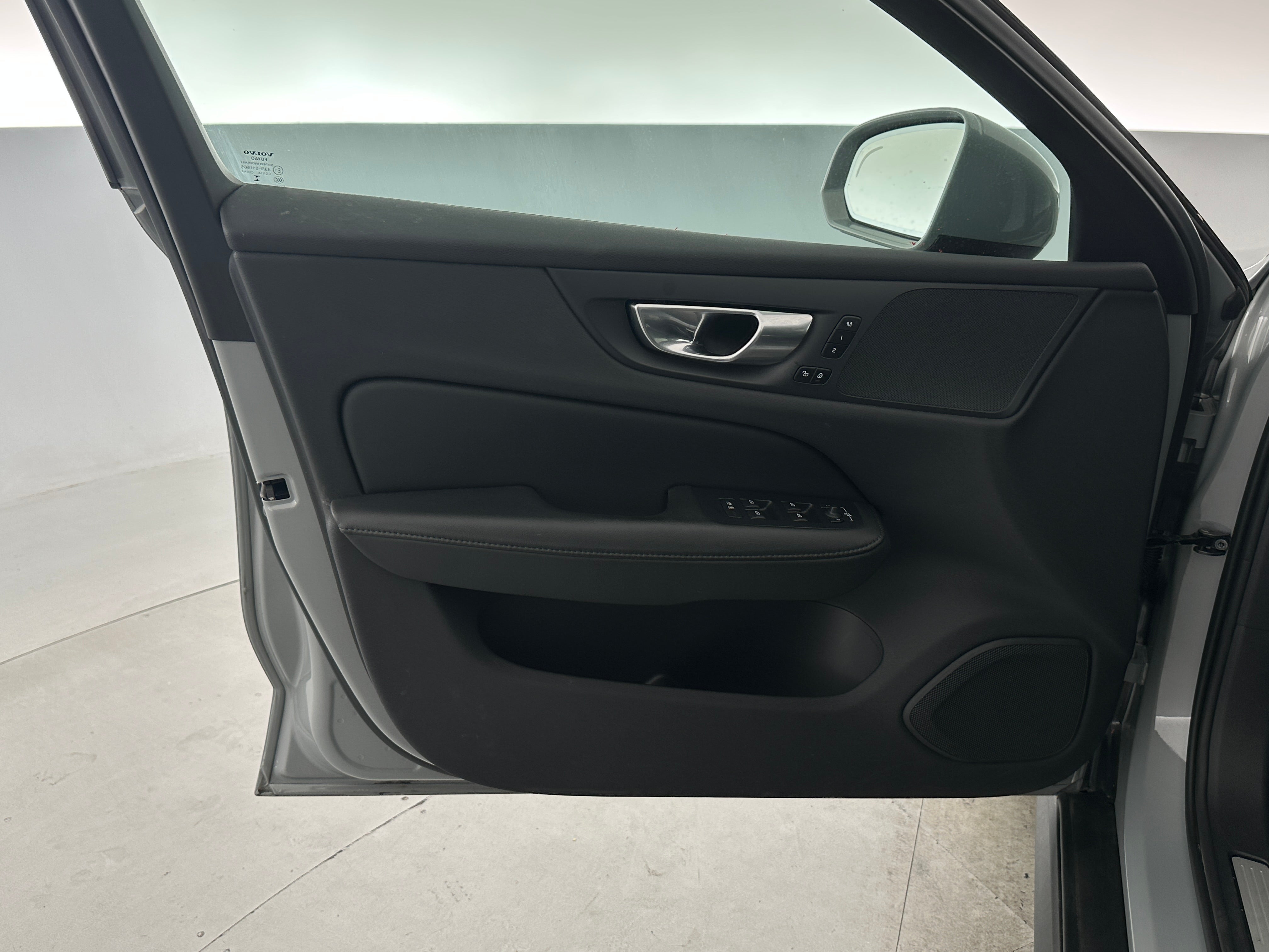 2025 Volvo V60 Cross Country