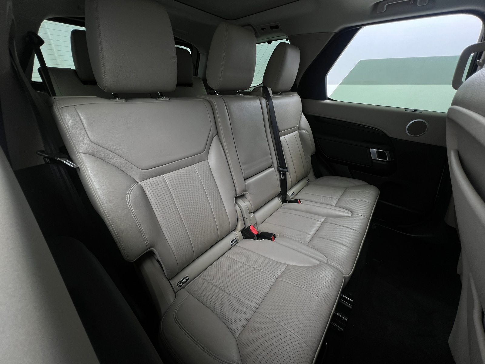 Thumbnail: 2018 Land Rover Discovery - 5