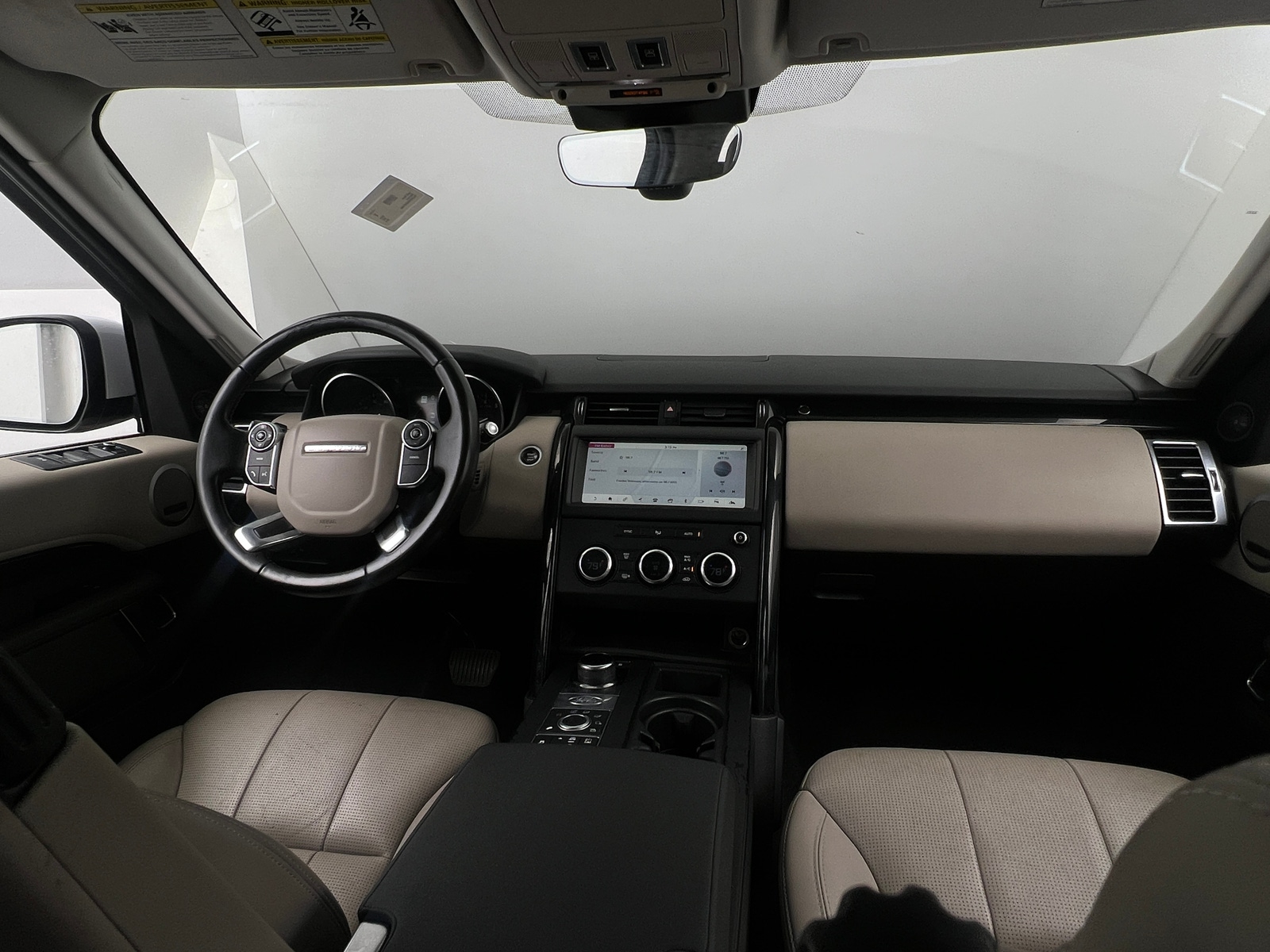 Thumbnail: 2018 Land Rover Discovery - 2