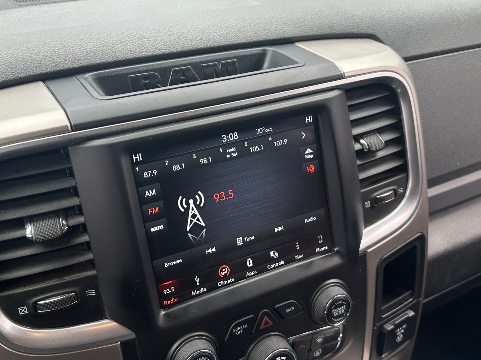 Thumbnail: 2019 RAM 1500 Classic - 4