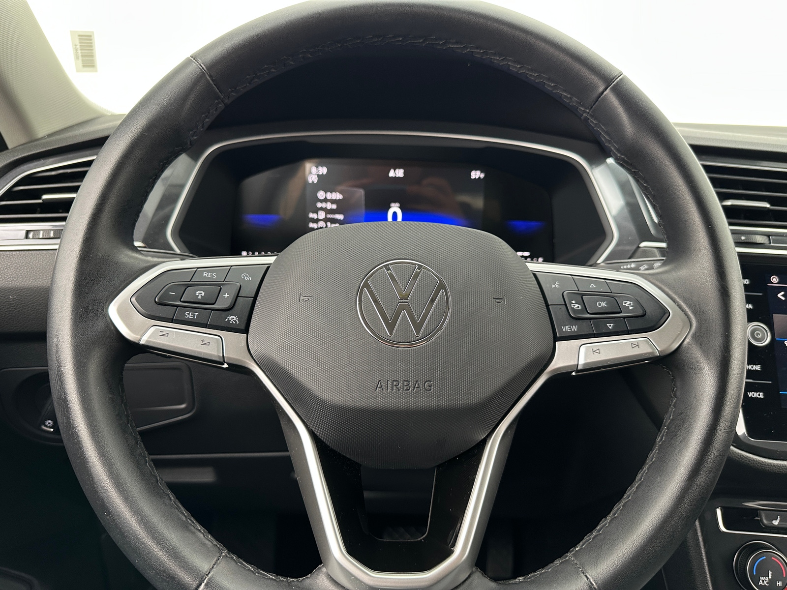 Thumbnail: 2024 Volkswagen Tiguan - 4