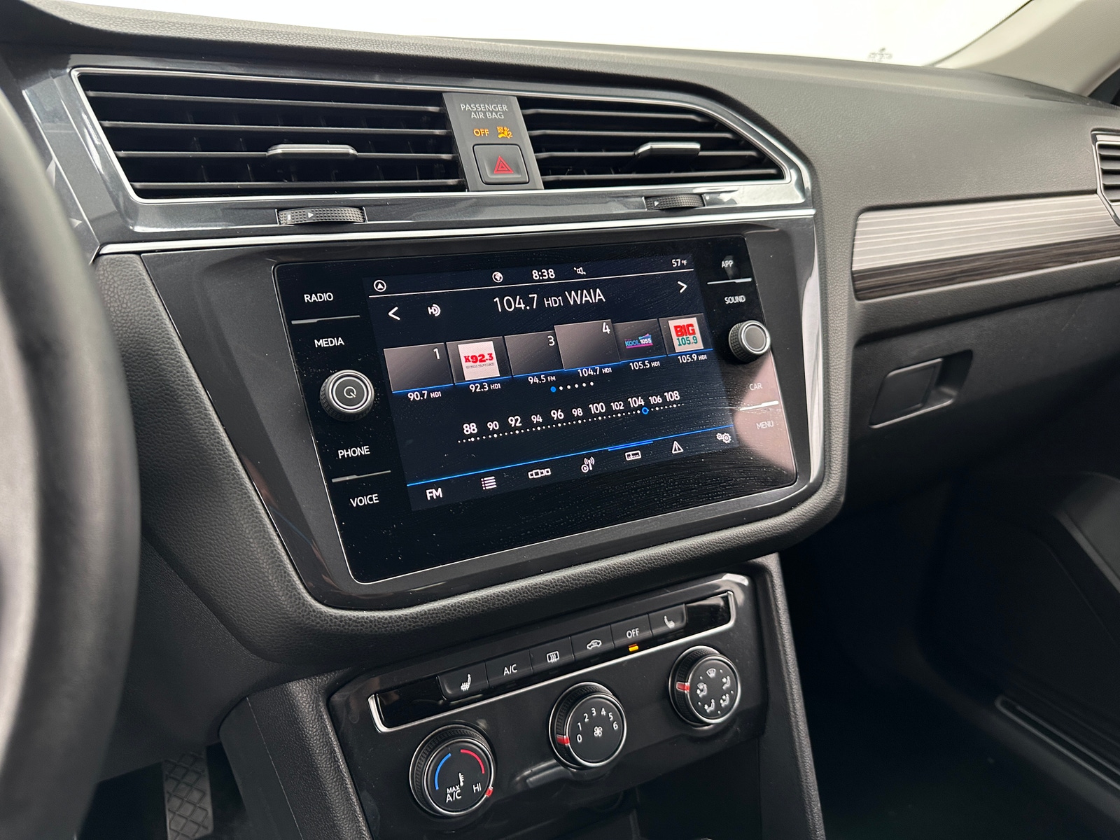 Thumbnail: 2024 Volkswagen Tiguan - 3