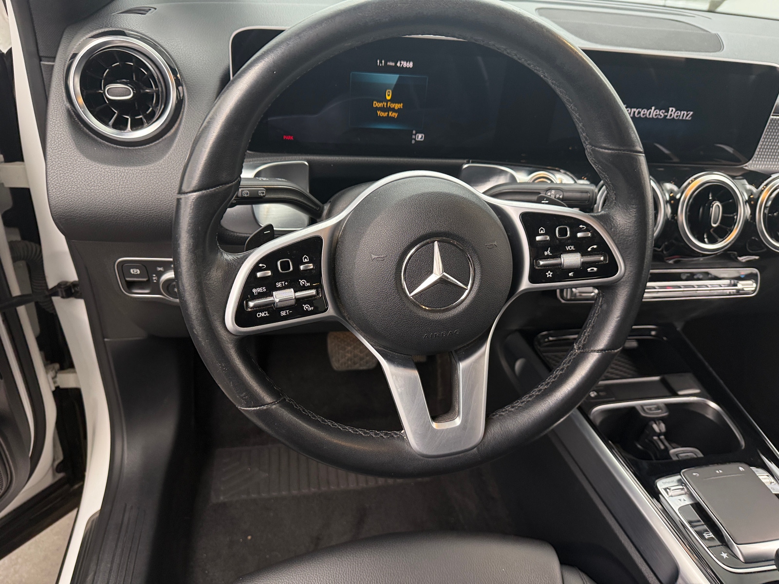 Thumbnail: 2020 Mercedes-Benz GLB - 4