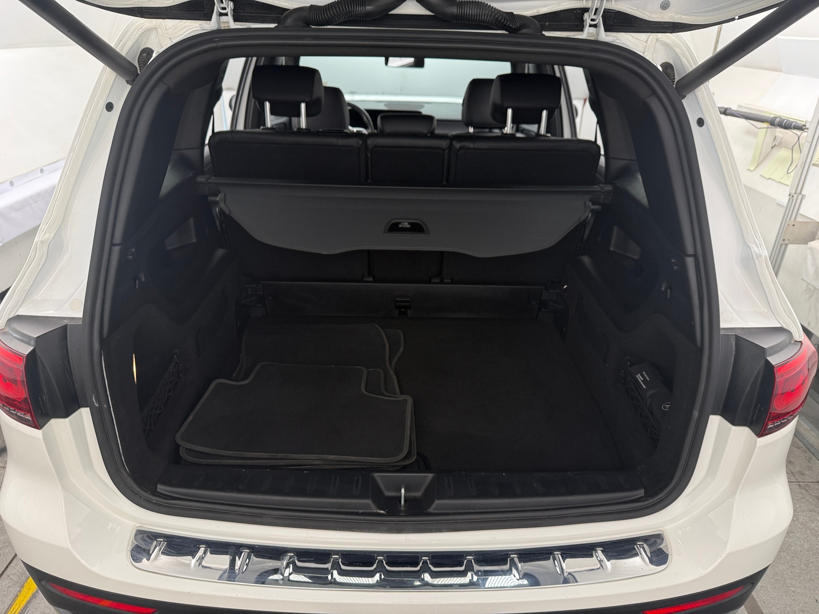 Thumbnail: 2020 Mercedes-Benz GLB - 6