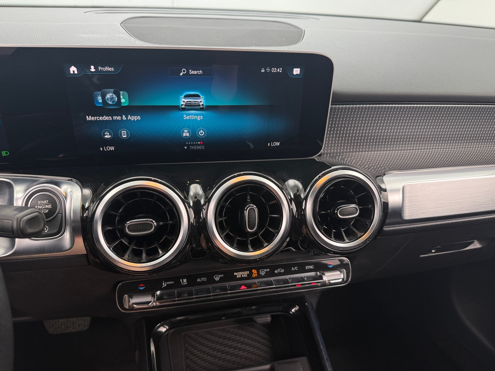 Thumbnail: 2020 Mercedes-Benz GLB - 3