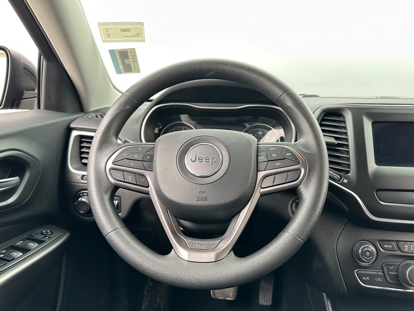 Thumbnail: 2020 Jeep Cherokee - 5