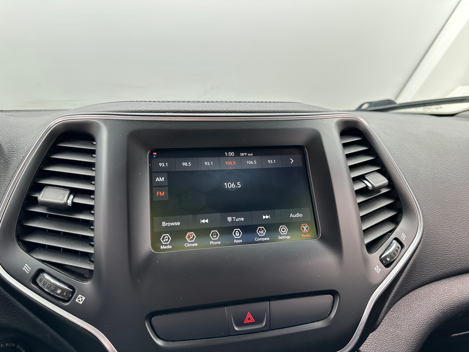 Thumbnail: 2020 Jeep Cherokee - 4