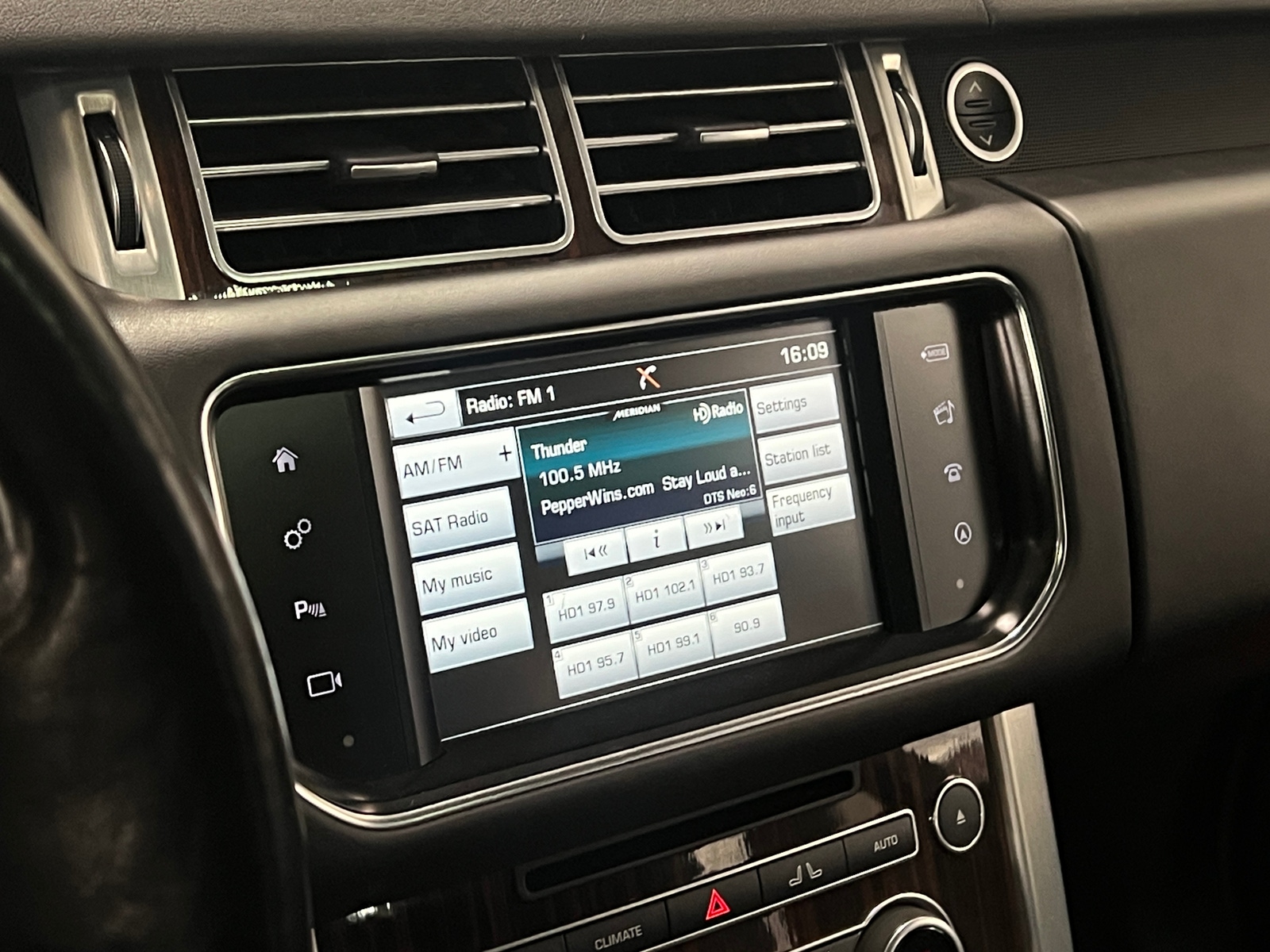 Thumbnail: 2016 Land Rover Range Rover - 3