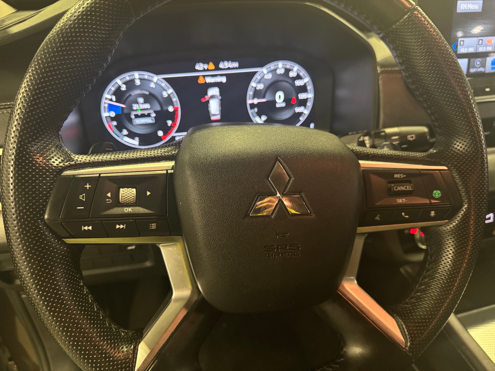 Thumbnail: 2024 Mitsubishi Outlander - 4