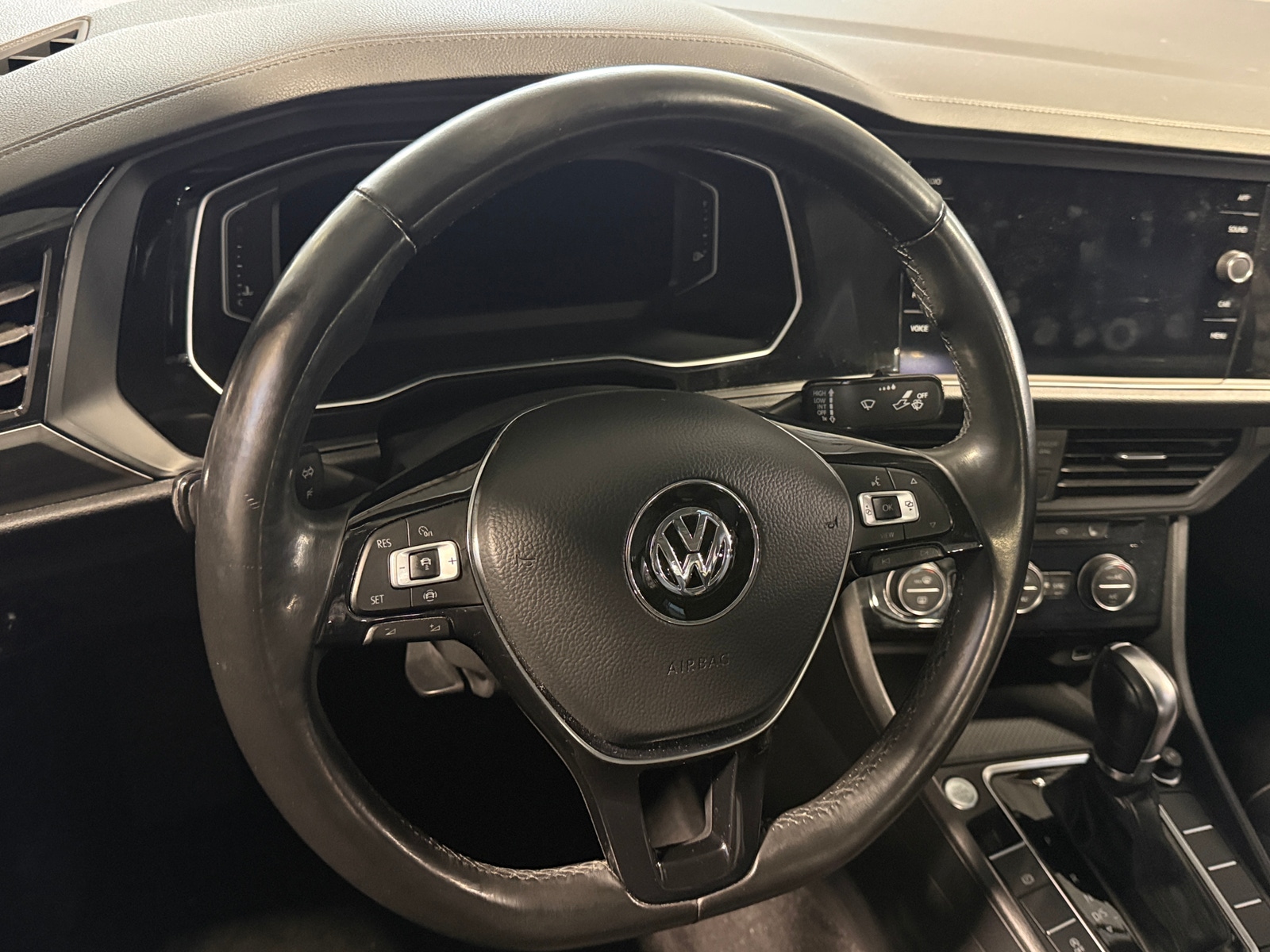 Thumbnail: 2019 Volkswagen Jetta - 4