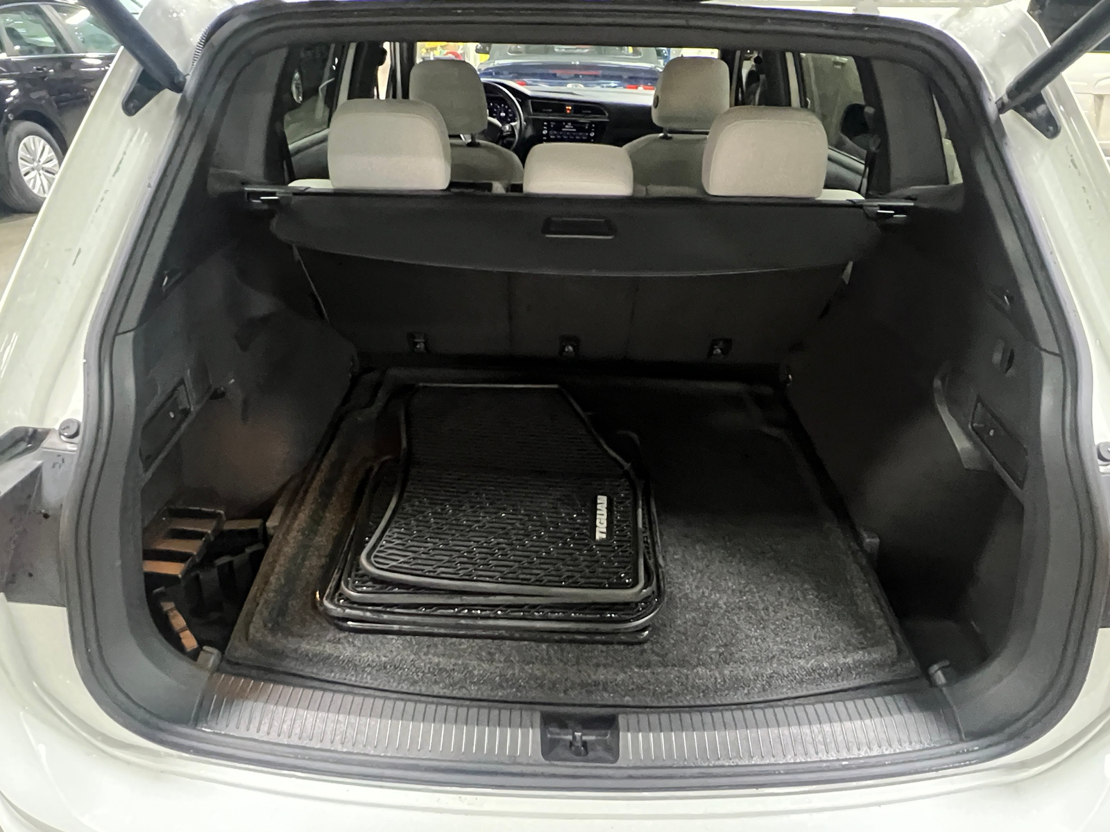 Thumbnail: 2021 Volkswagen Tiguan - 6