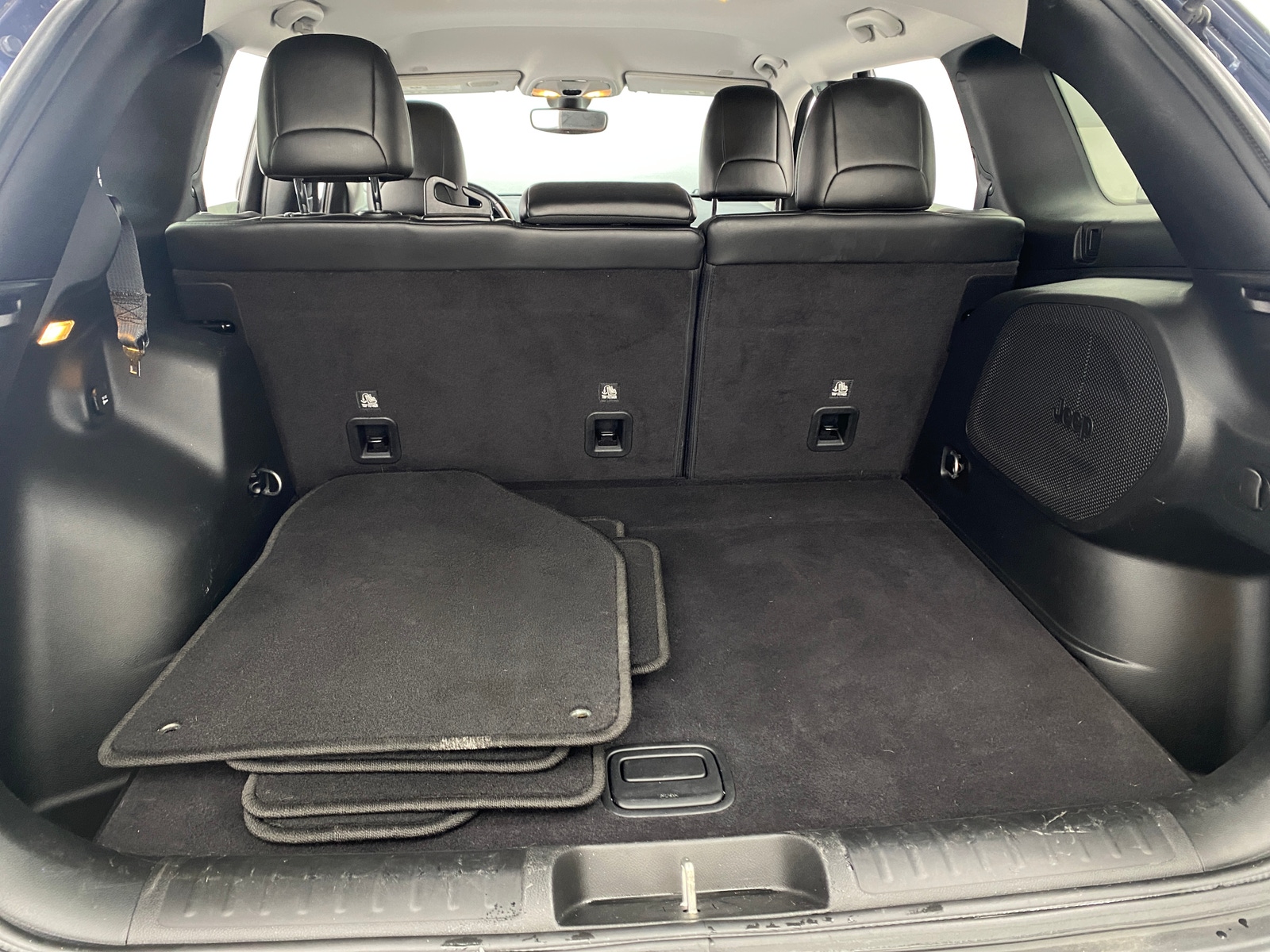 Thumbnail: 2019 Jeep Cherokee - 6