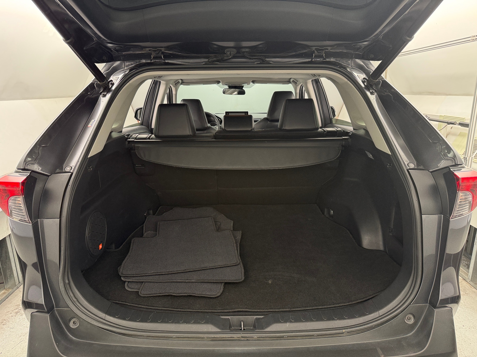 Thumbnail: 2020 Toyota RAV4 - 6