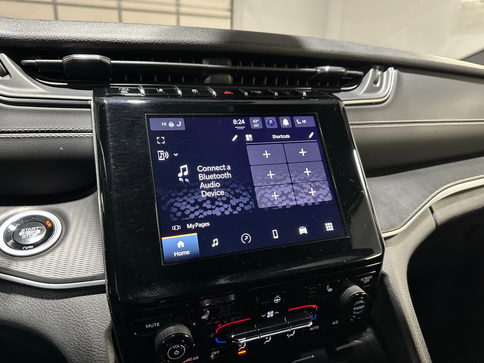 Thumbnail: 2024 Jeep Grand Cherokee L - 4