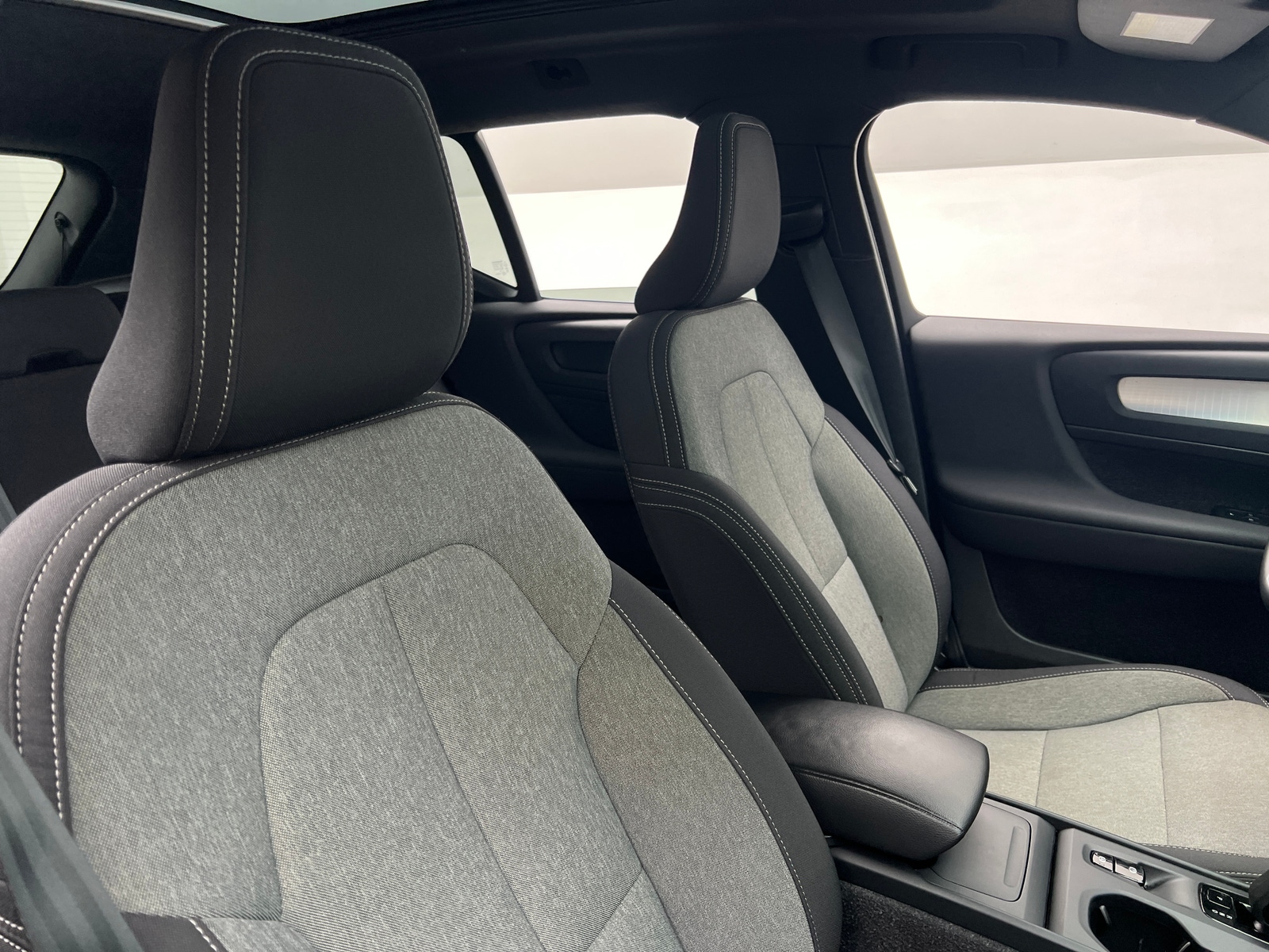 Thumbnail: 2024 Volvo XC40 - 2