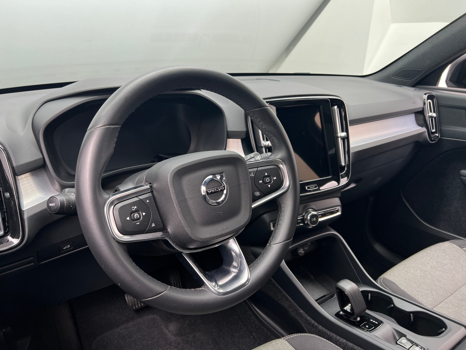 Thumbnail: 2024 Volvo XC40 - 5