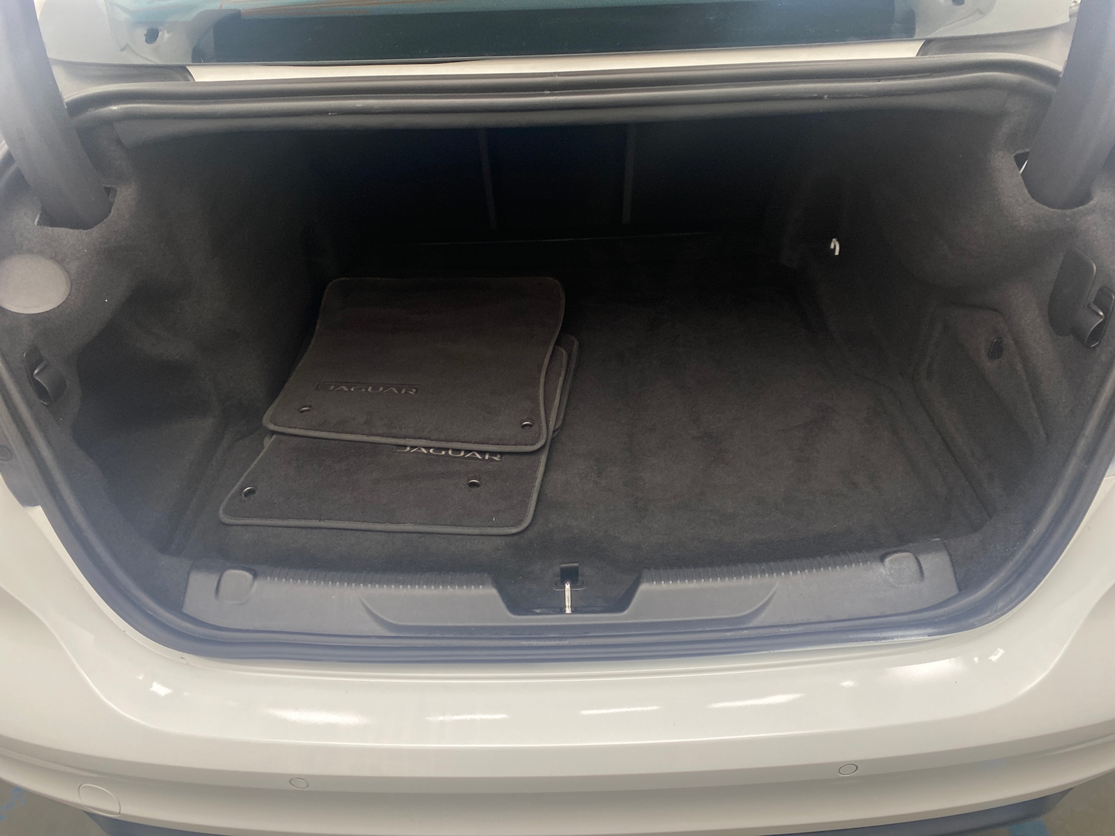 Thumbnail: 2020 Jaguar XE - 6