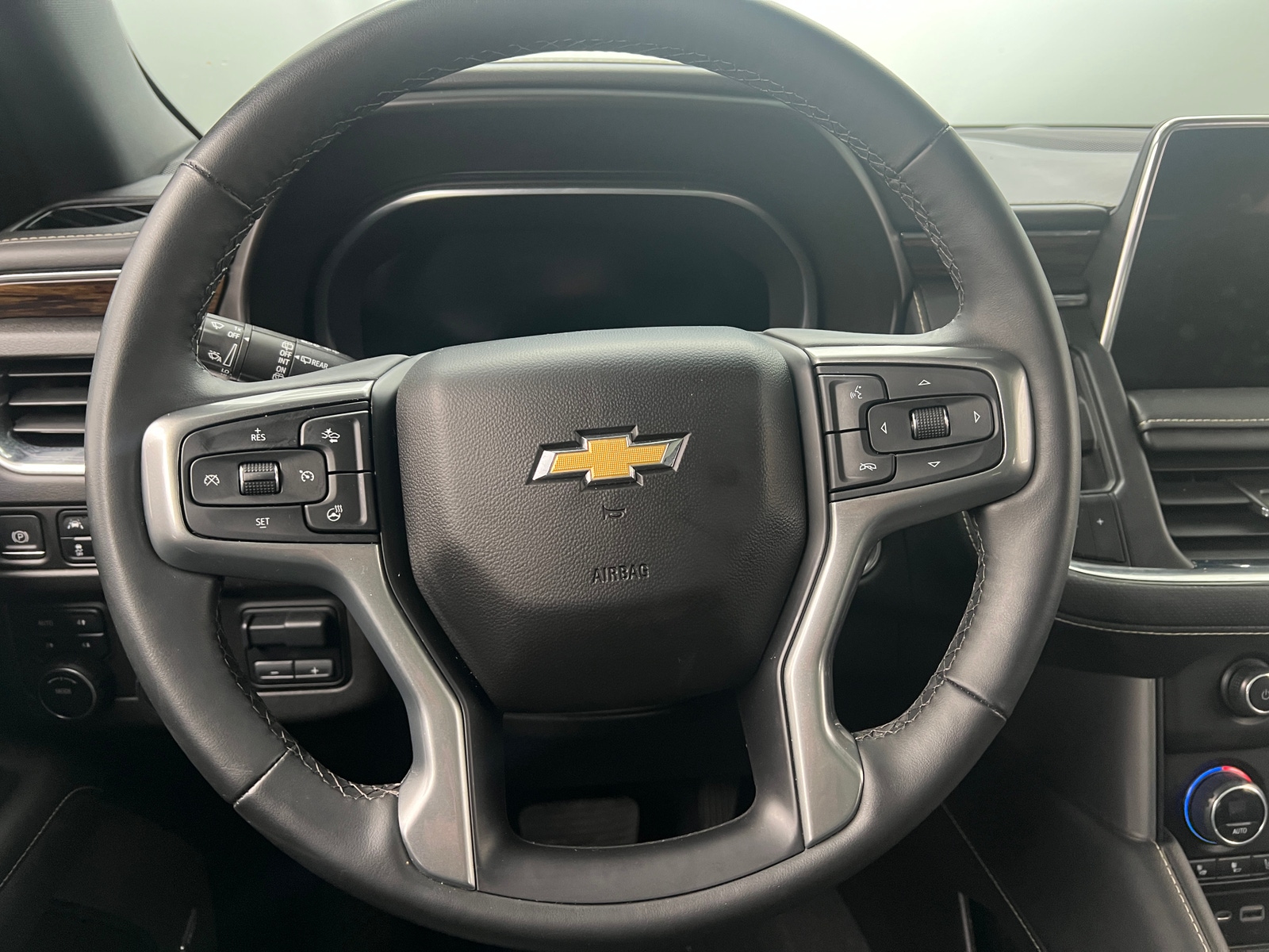 Thumbnail: 2023 Chevrolet Suburban - 4