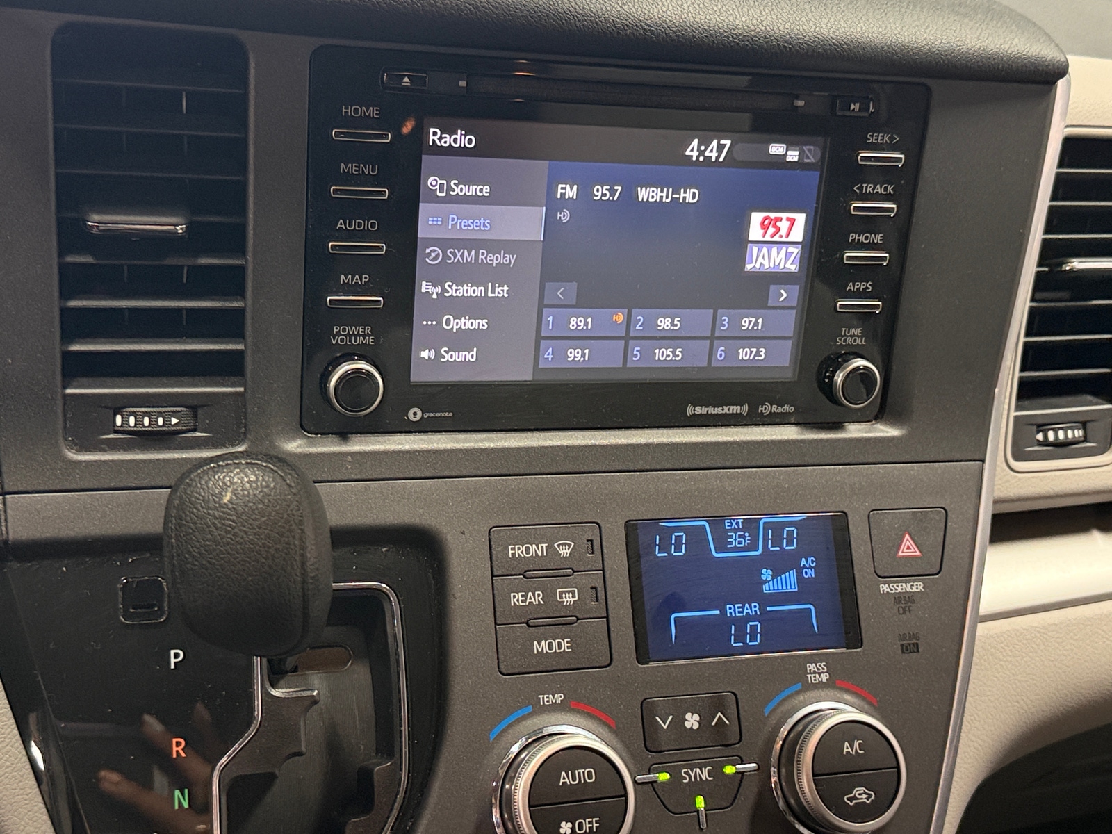 Thumbnail: 2019 Toyota Sienna - 4