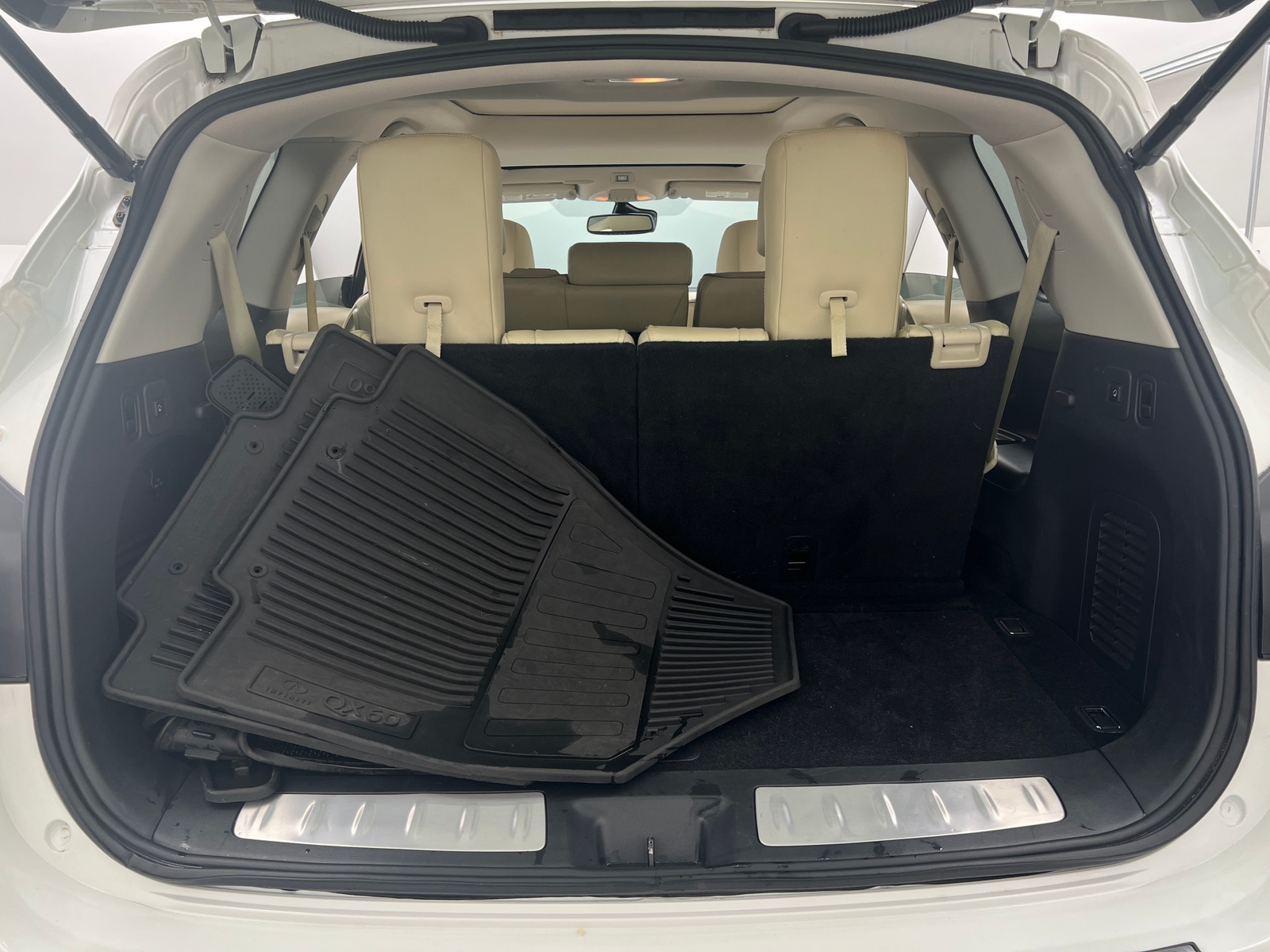 Thumbnail: 2017 INFINITI QX60 - 6