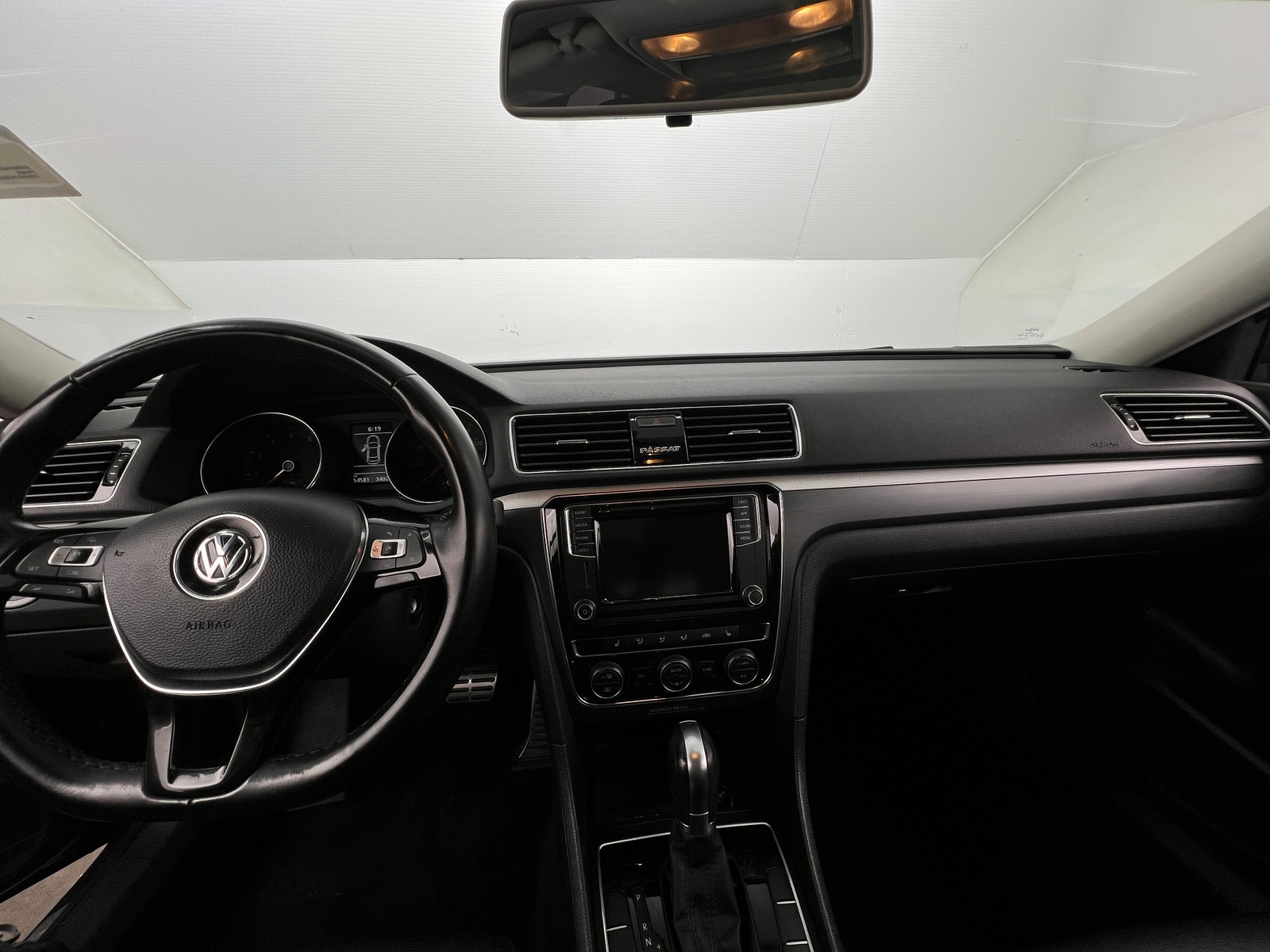 Thumbnail: 2018 Volkswagen Passat - 3