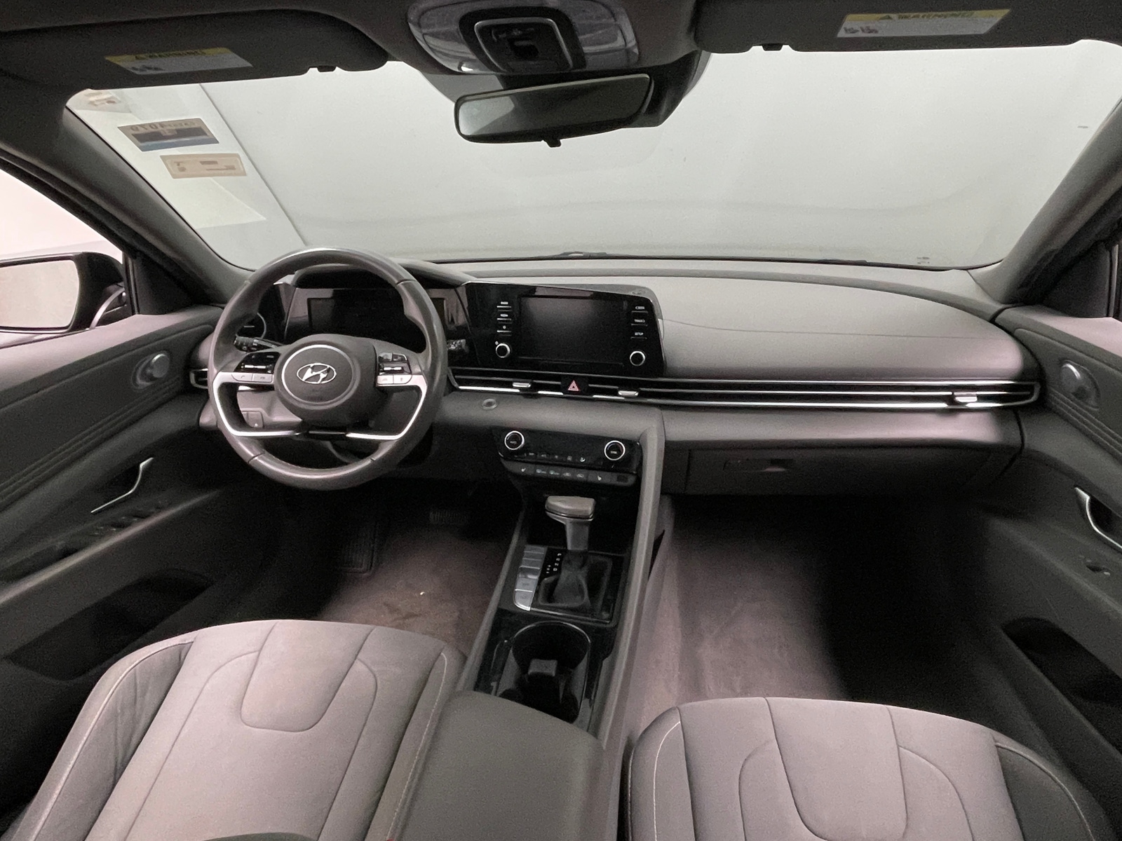 Thumbnail: 2022 Hyundai Elantra - 3