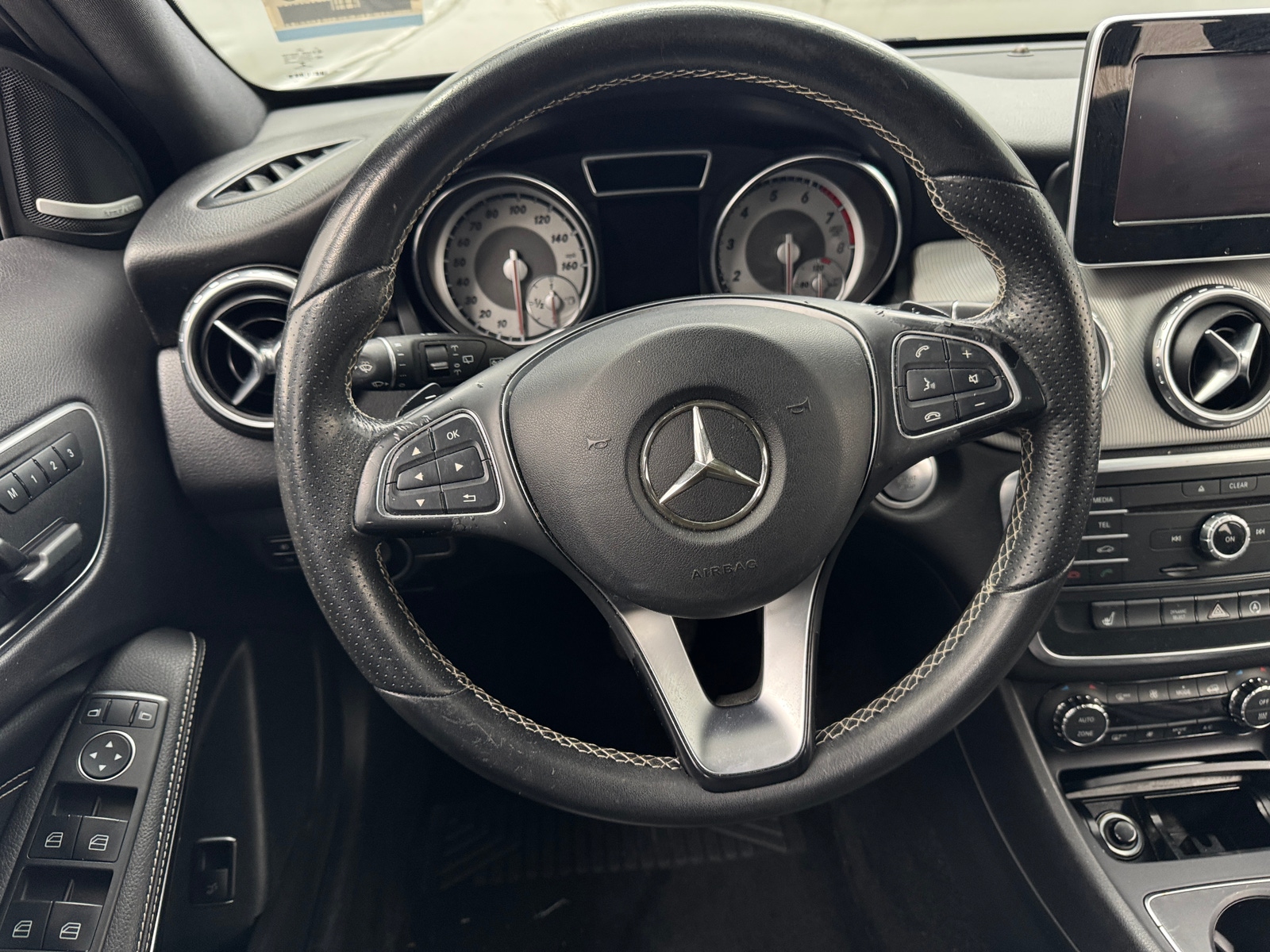 Thumbnail: 2016 Mercedes-Benz GLA - 4