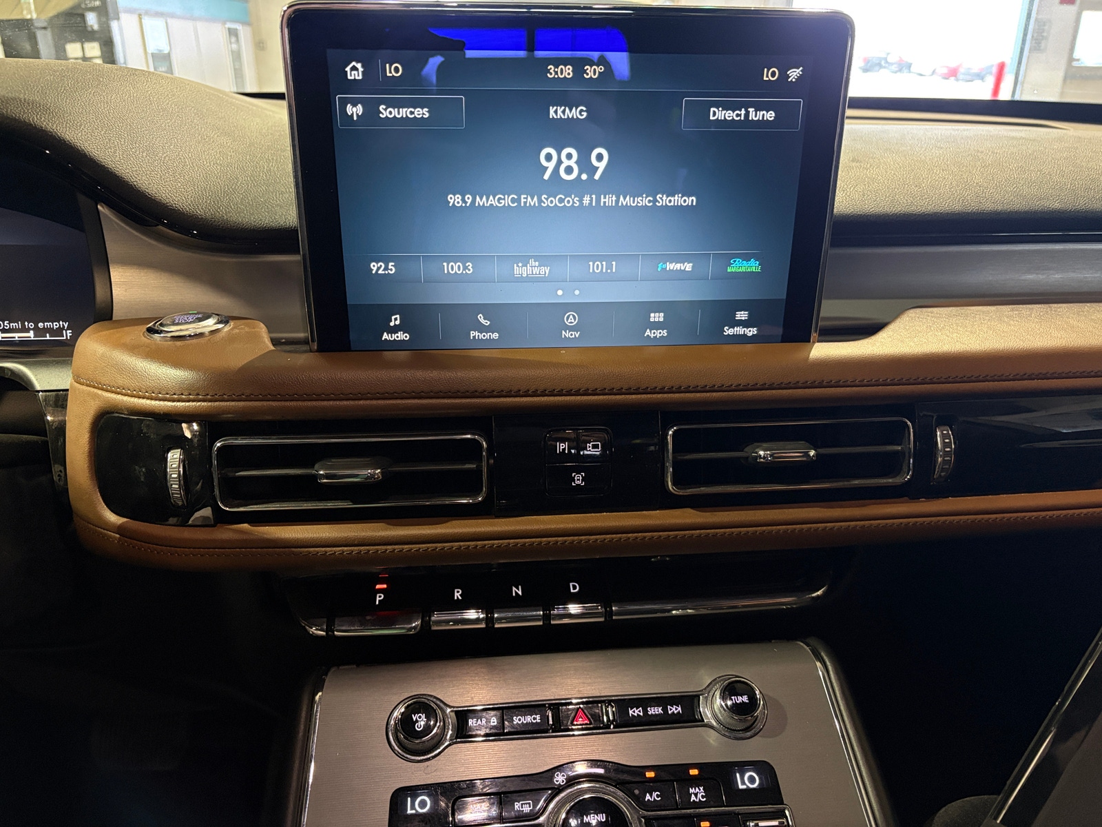 Thumbnail: 2020 Lincoln Aviator - 3