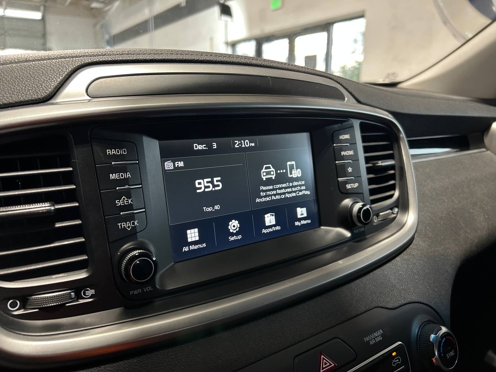 Thumbnail: 2019 Kia Sorento - 4