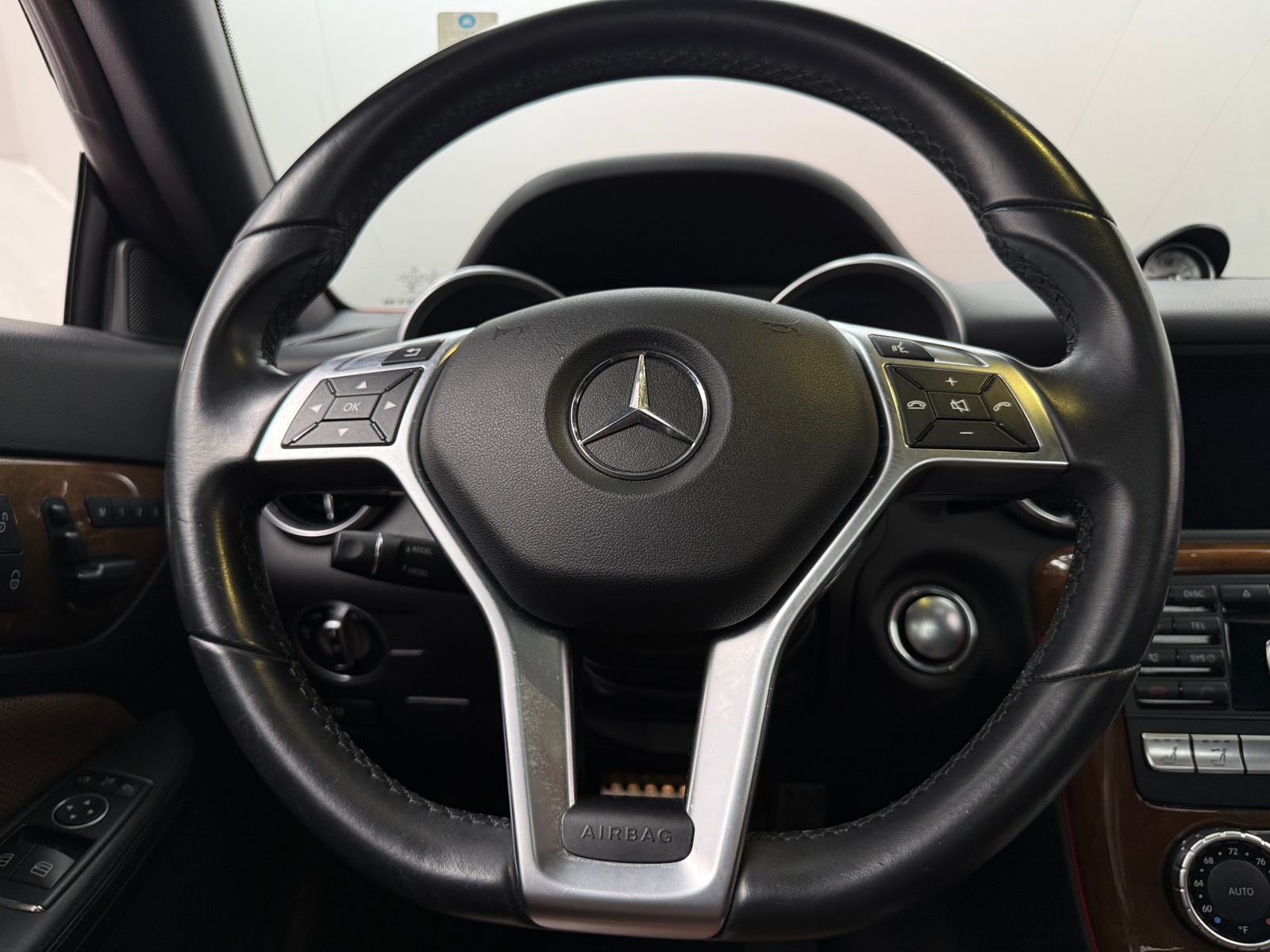 Thumbnail: 2016 Mercedes-Benz SLK - 3