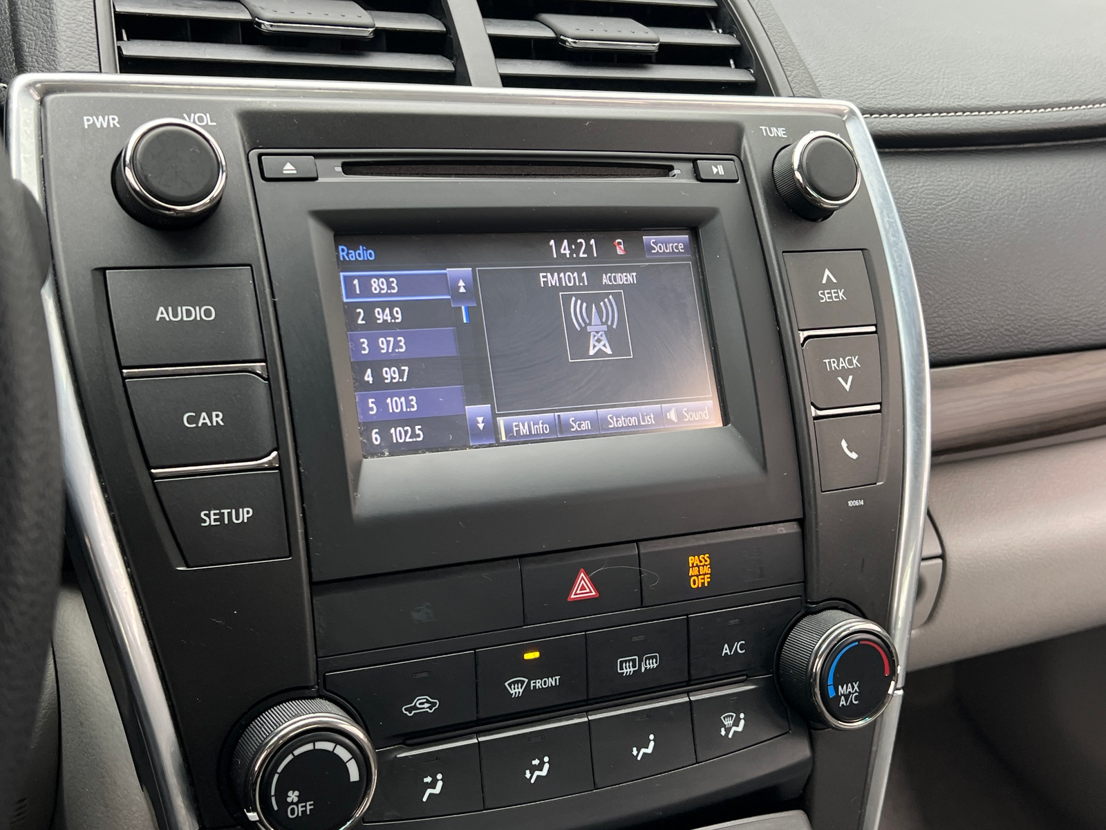 Thumbnail: 2017 Toyota Camry - 4