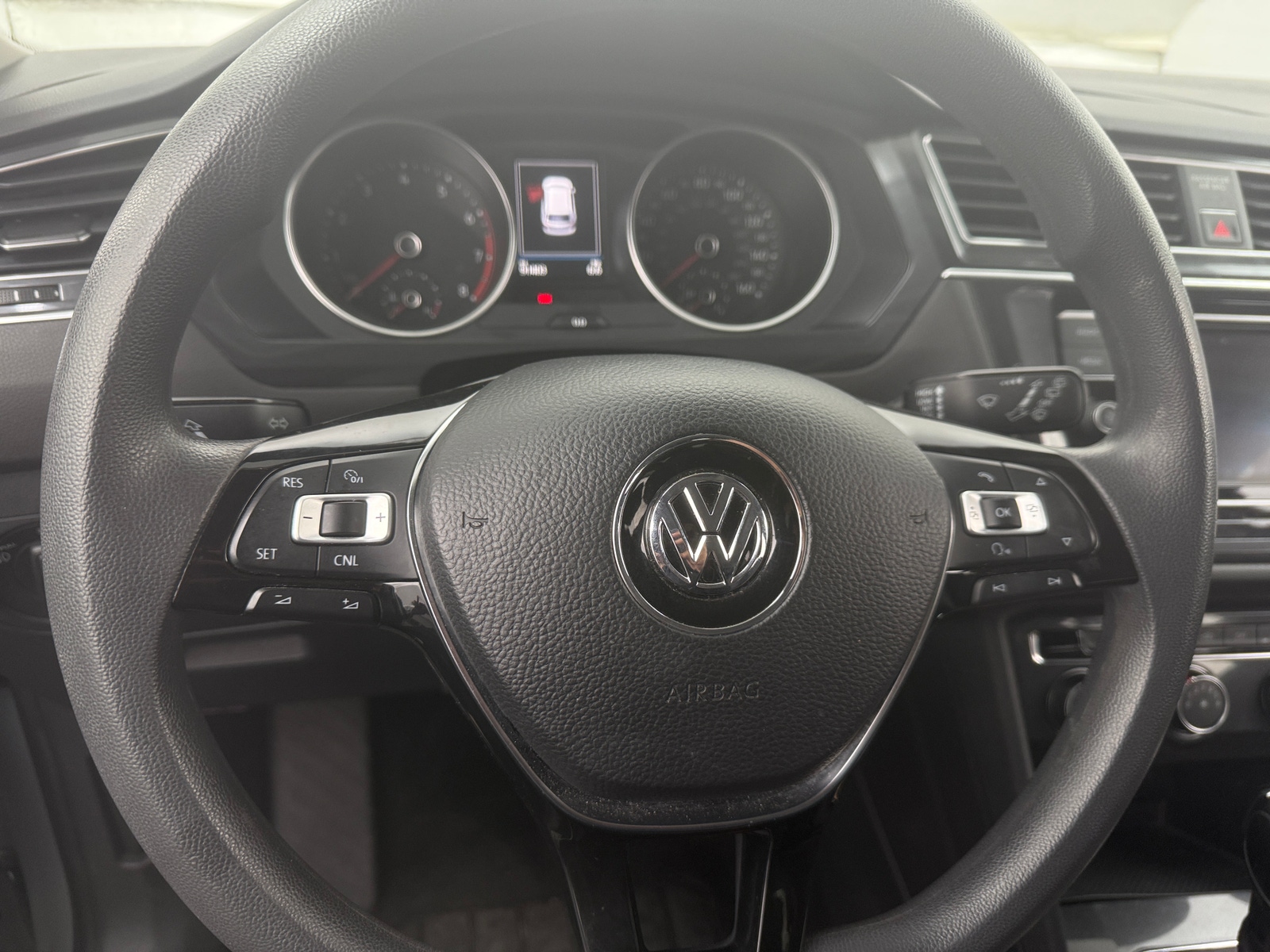 Thumbnail: 2018 Volkswagen Tiguan - 5