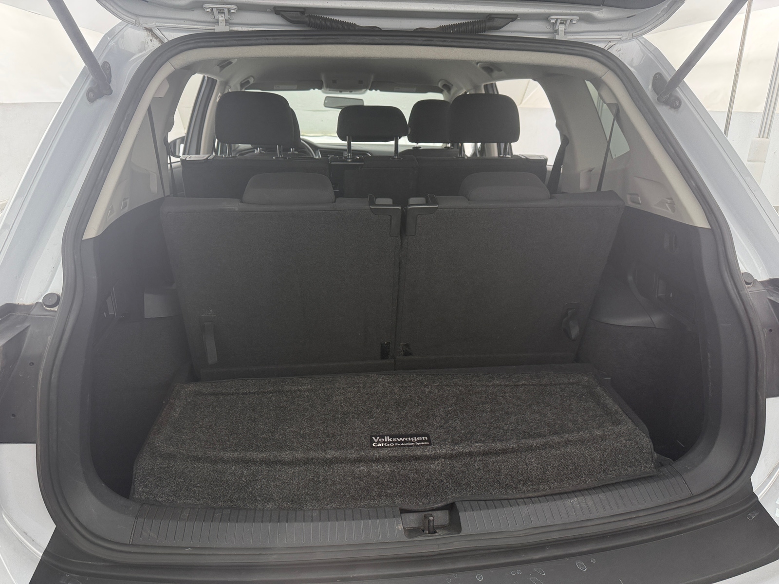 Thumbnail: 2018 Volkswagen Tiguan - 7