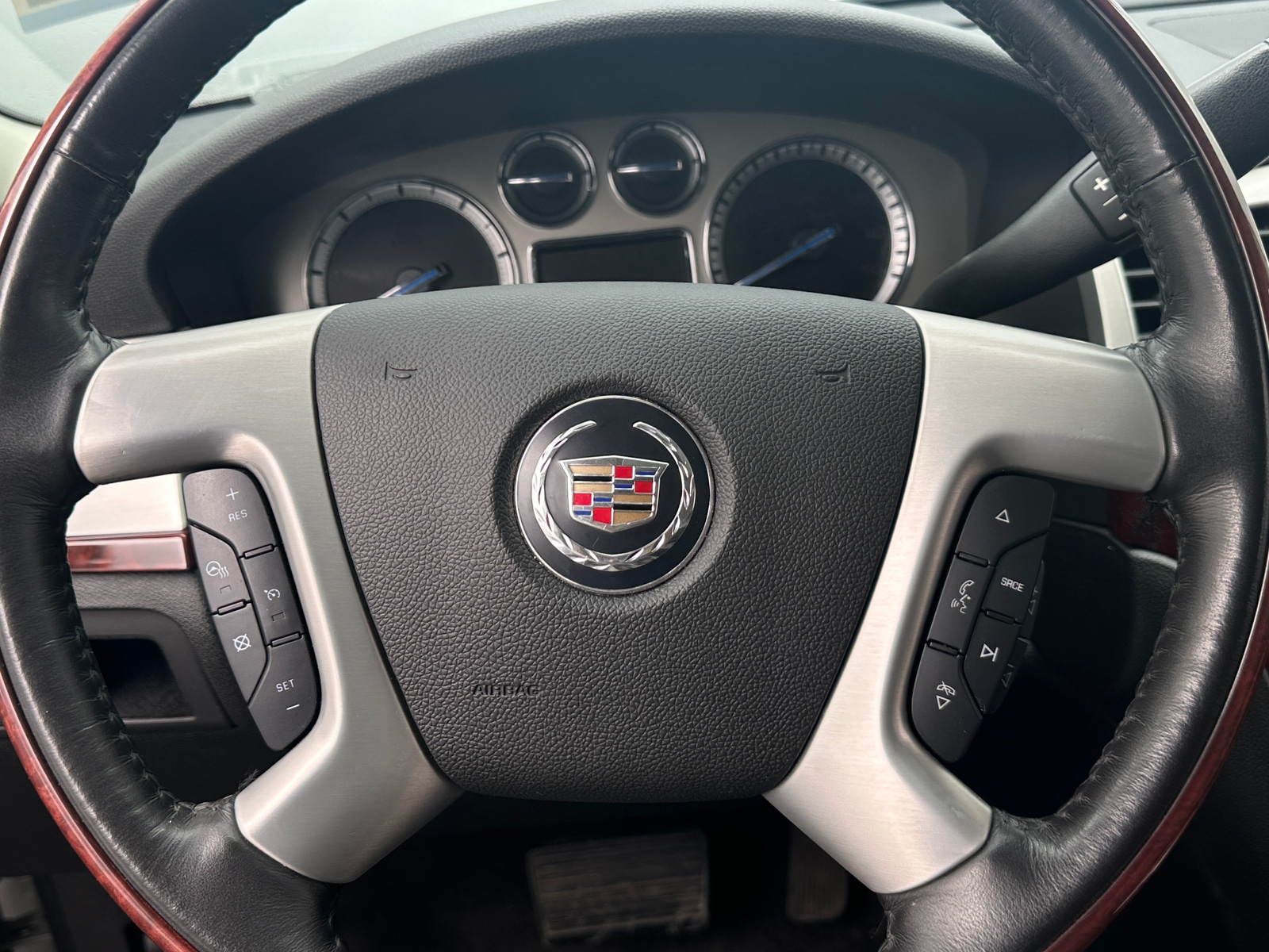 Thumbnail: 2011 Cadillac Escalade - 4