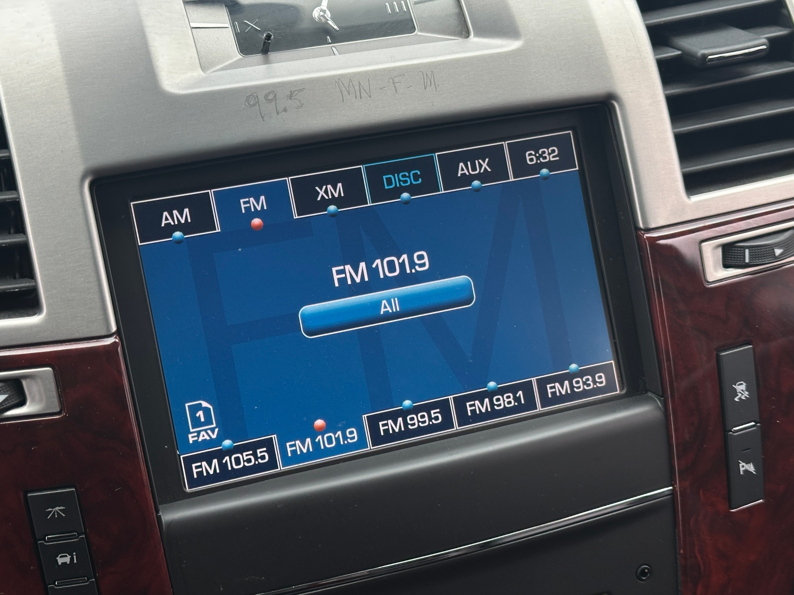 Thumbnail: 2011 Cadillac Escalade - 3