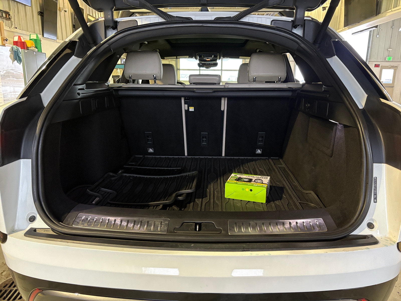 Thumbnail: 2018 Land Rover Range Rover Velar - 6