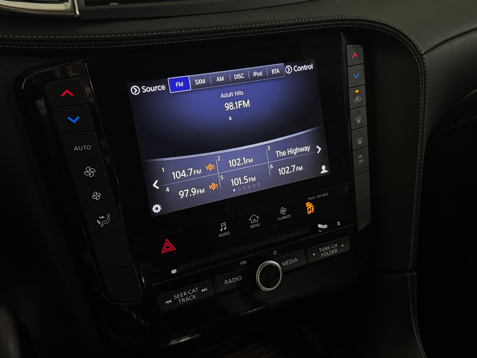 Thumbnail: 2019 INFINITI QX50 - 3