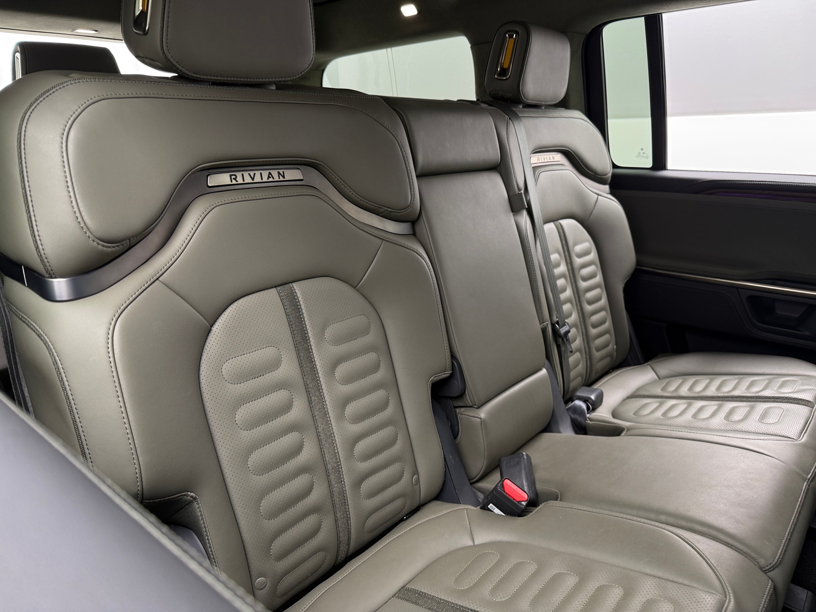 Thumbnail: 2023 Rivian R1S - 5