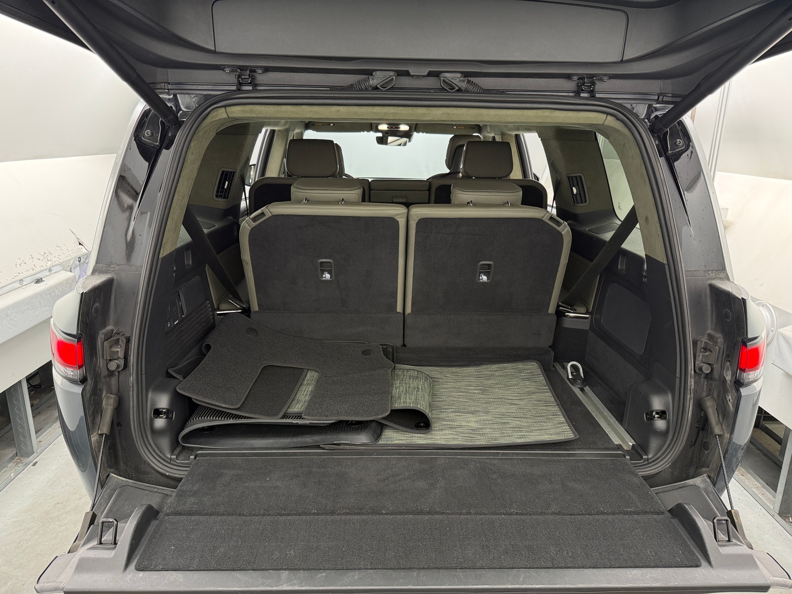 Thumbnail: 2023 Rivian R1S - 6