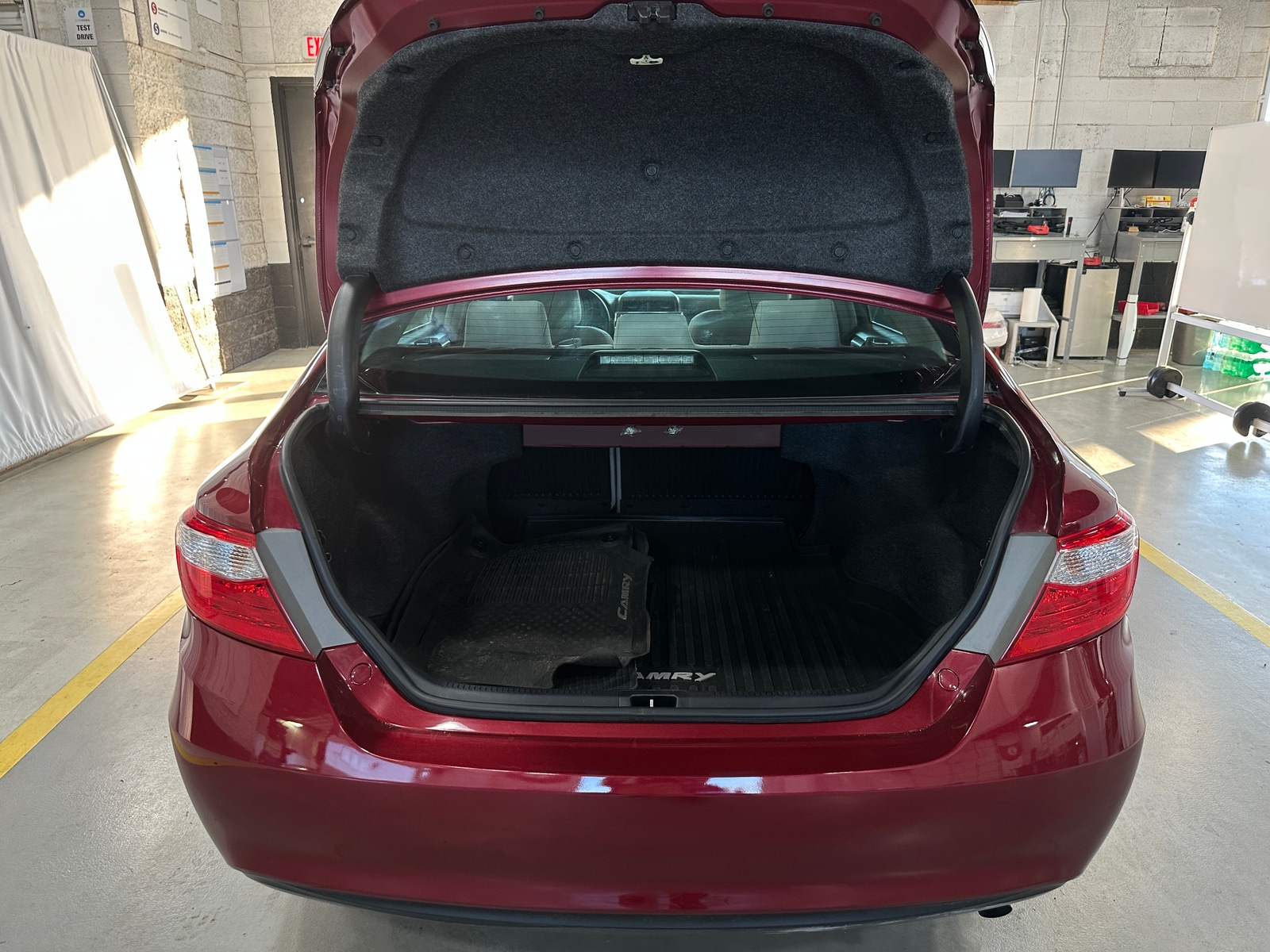 Thumbnail: 2017 Toyota Camry - 7